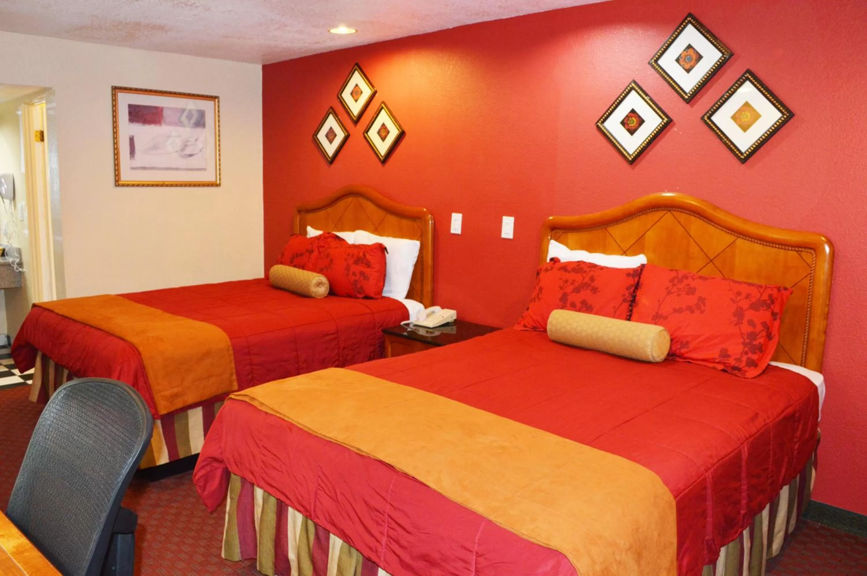 Bed in Imperial Inn Oakland