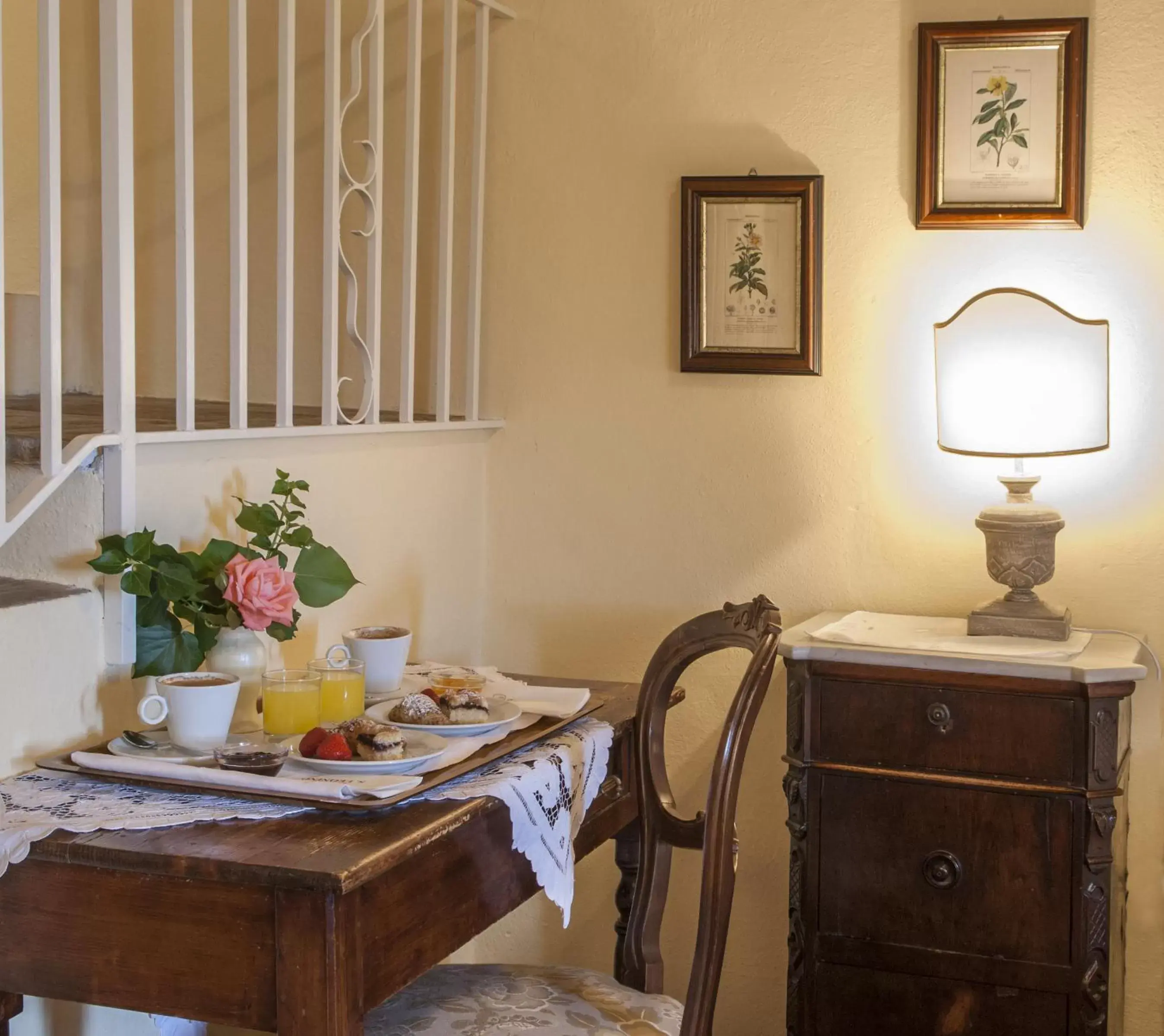 Coffee/tea facilities, Dining Area in Hotel Belvedere Di San Leonino