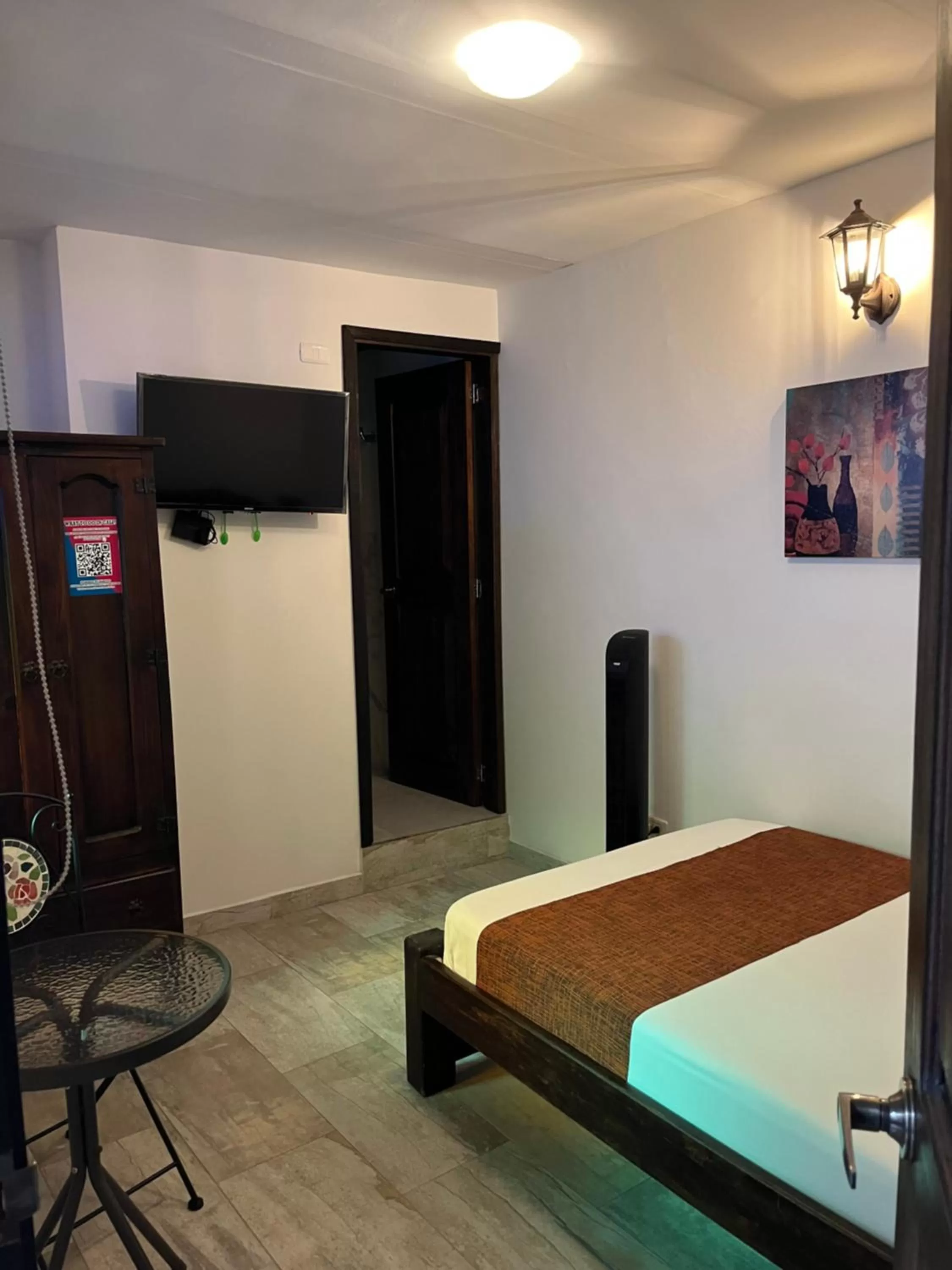 Photo of the whole room, Bed in Santiago DC Hotel