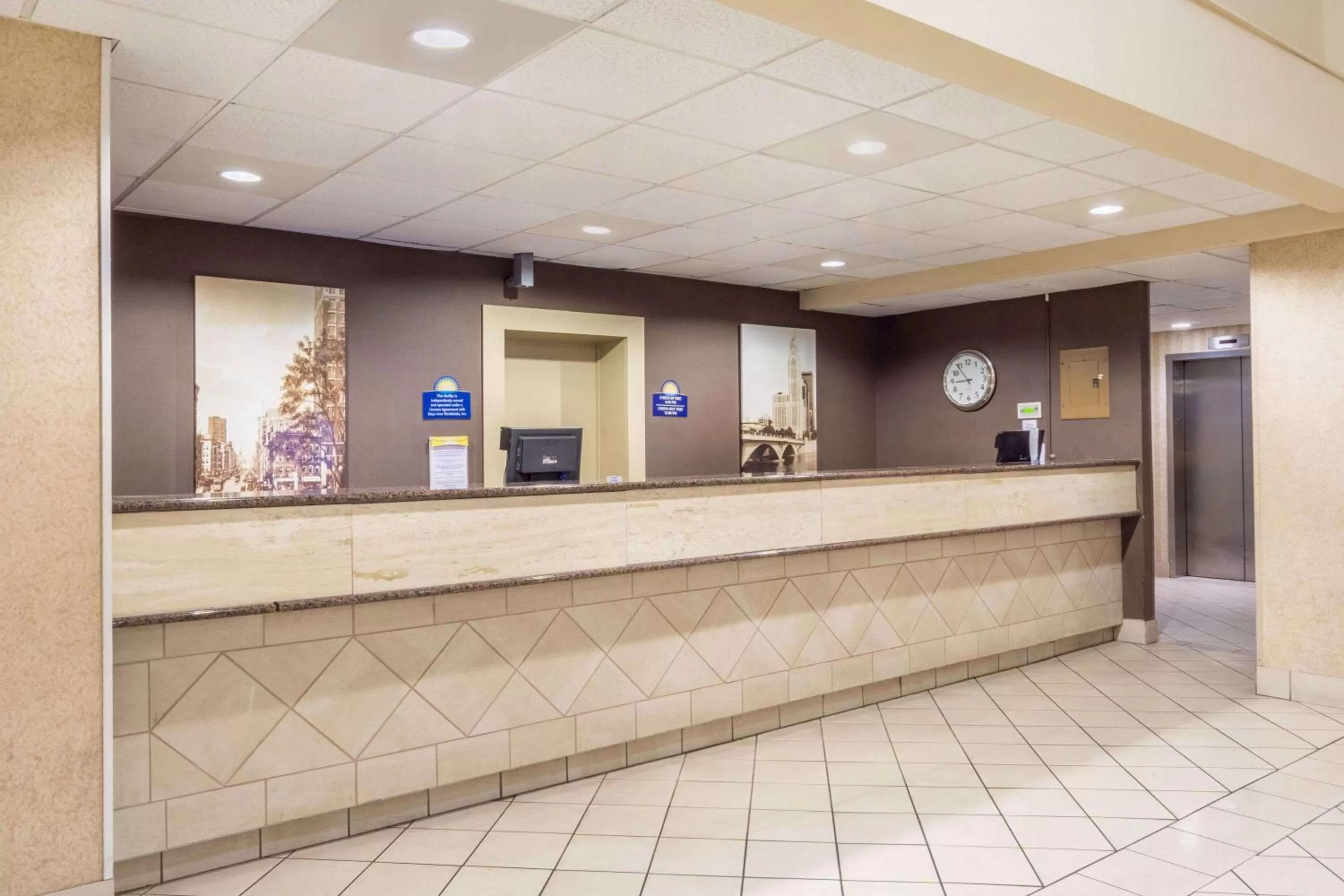 Lobby or reception in Days Inn by Wyndham Columbus Airport