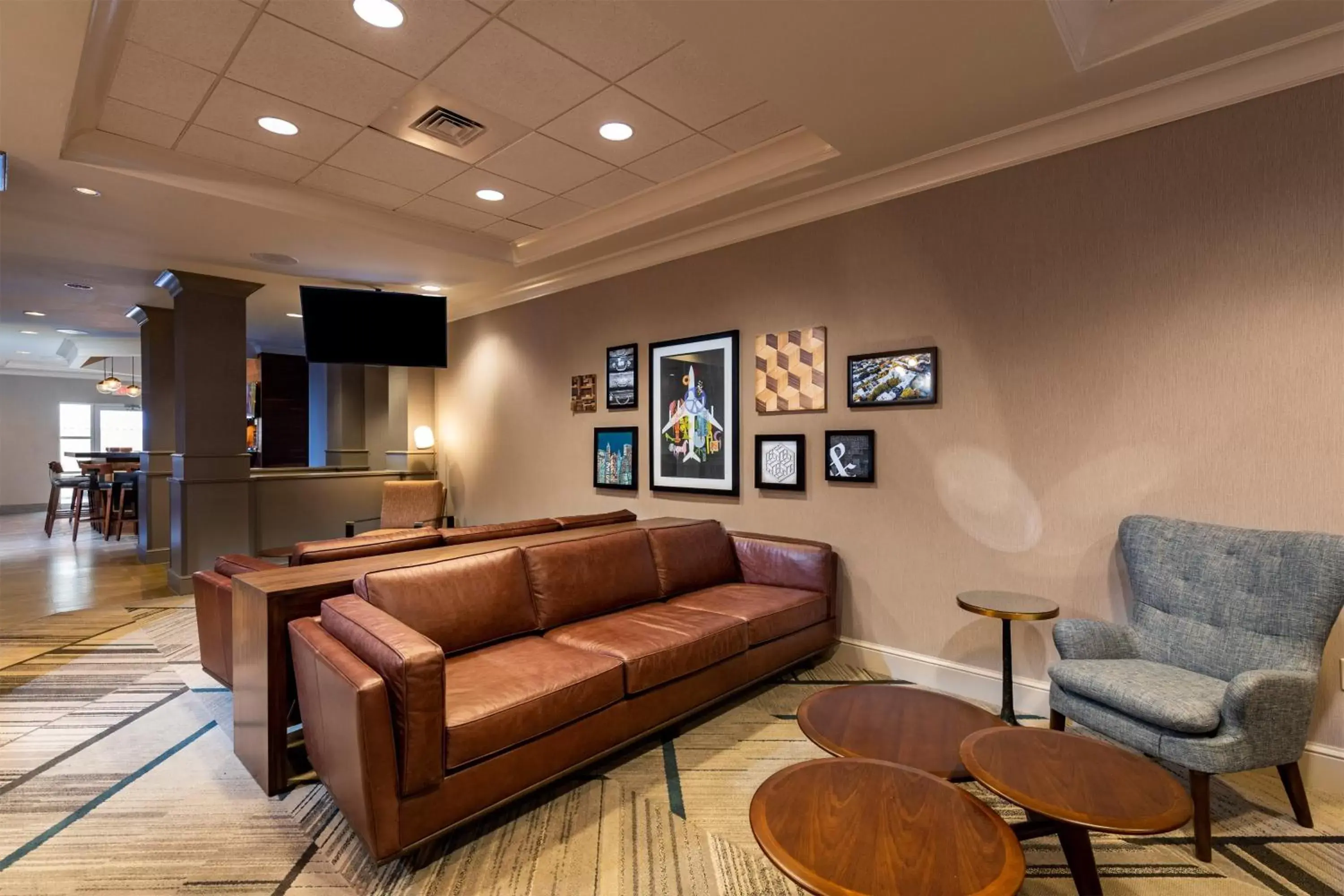 Lobby or reception, Seating Area in Four Points by Sheraton St. Louis - Fairview Heights