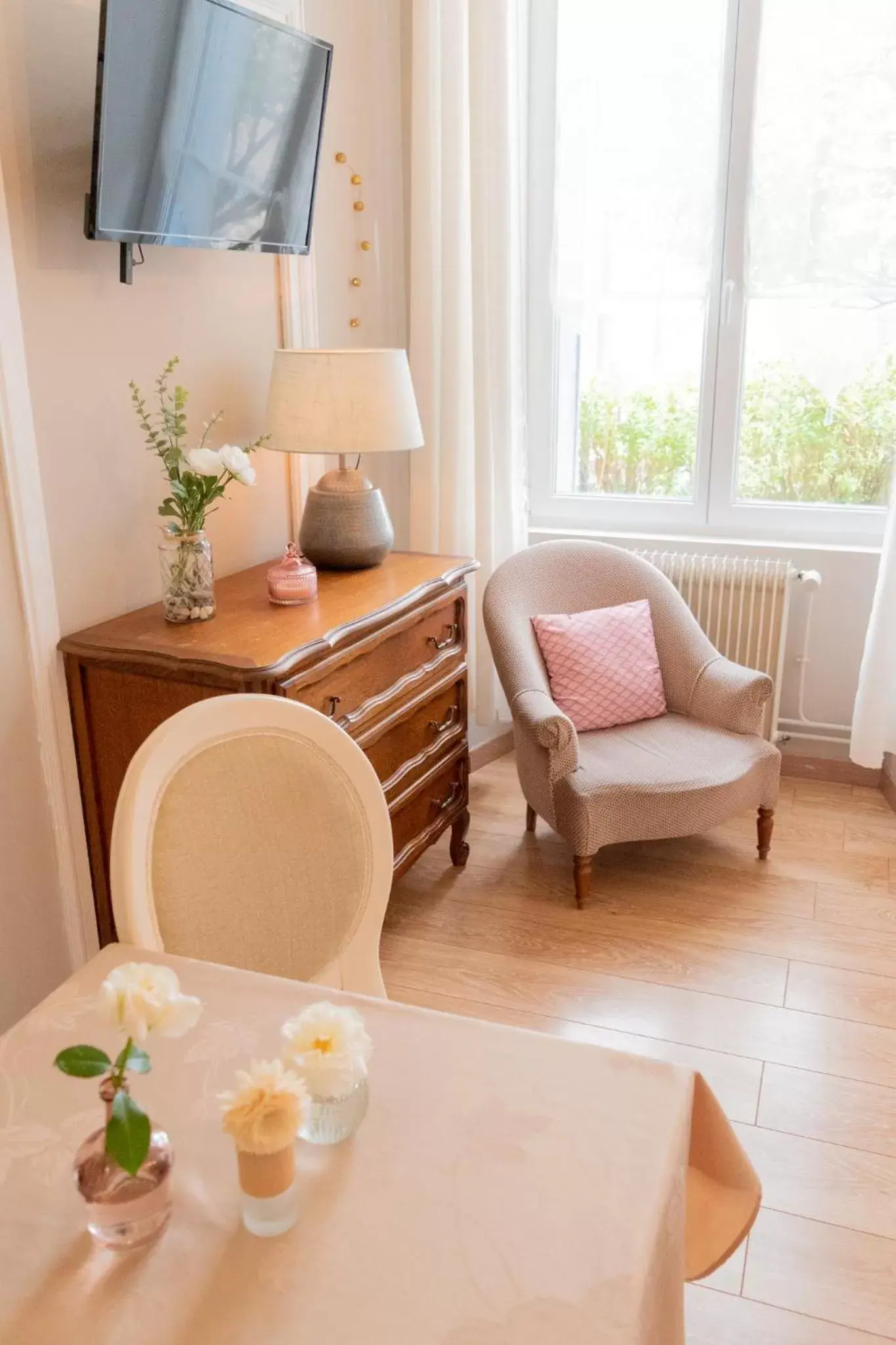 TV and multimedia, Seating Area in La Fée Maison