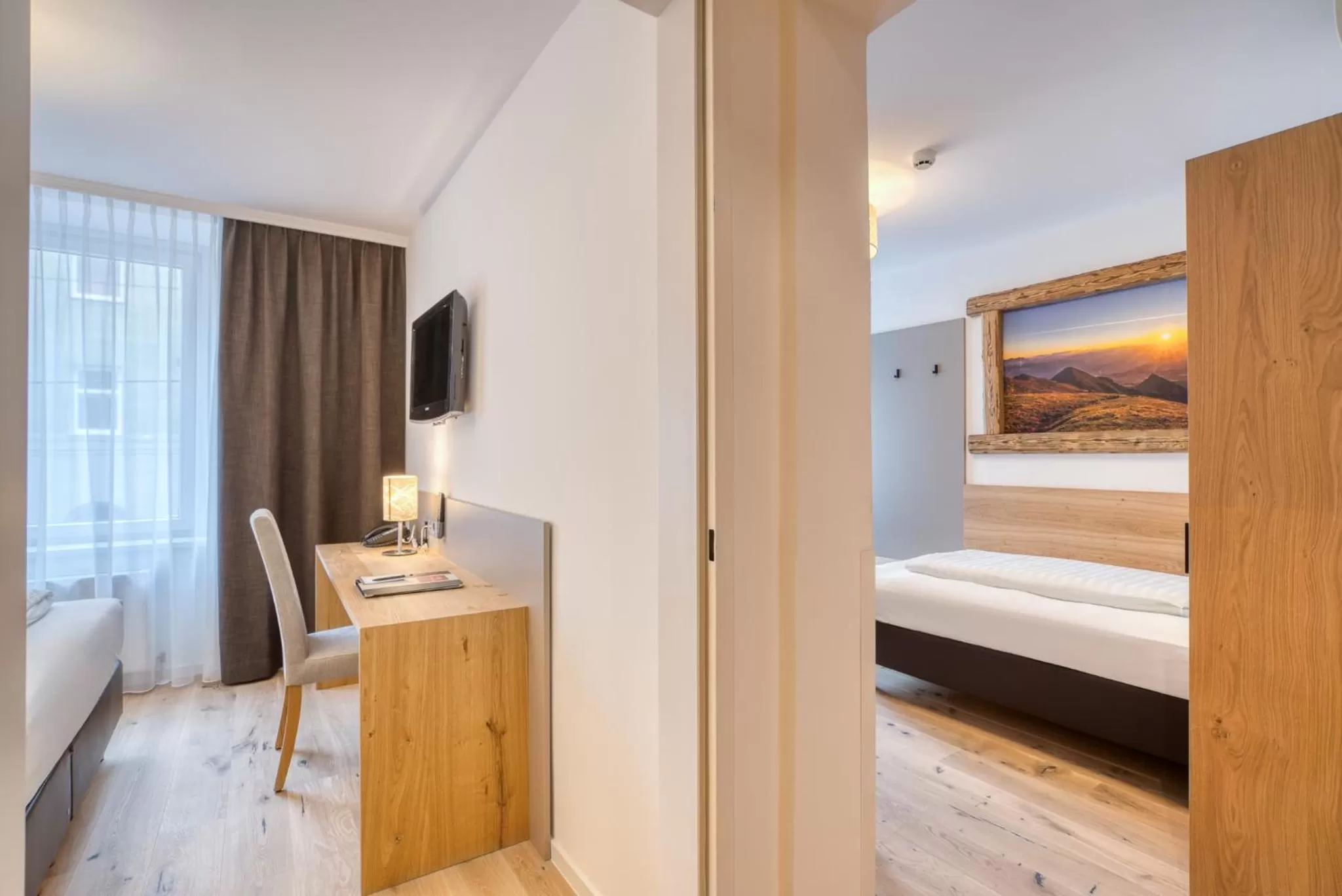 Photo of the whole room, Bed in Leipziger Hof Innsbruck