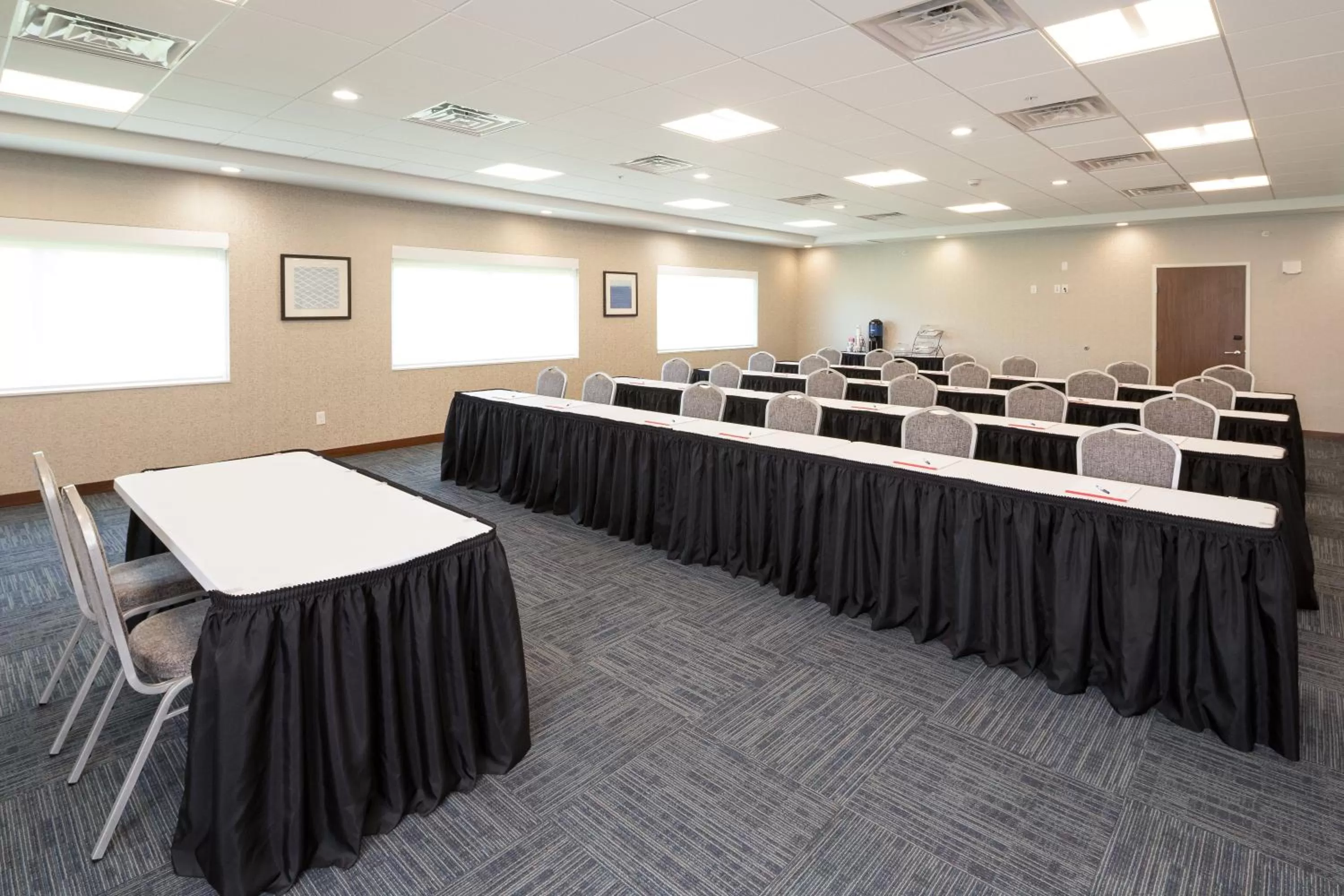 Meeting/conference room in Holiday Inn Express & Suites - Portage by IHG