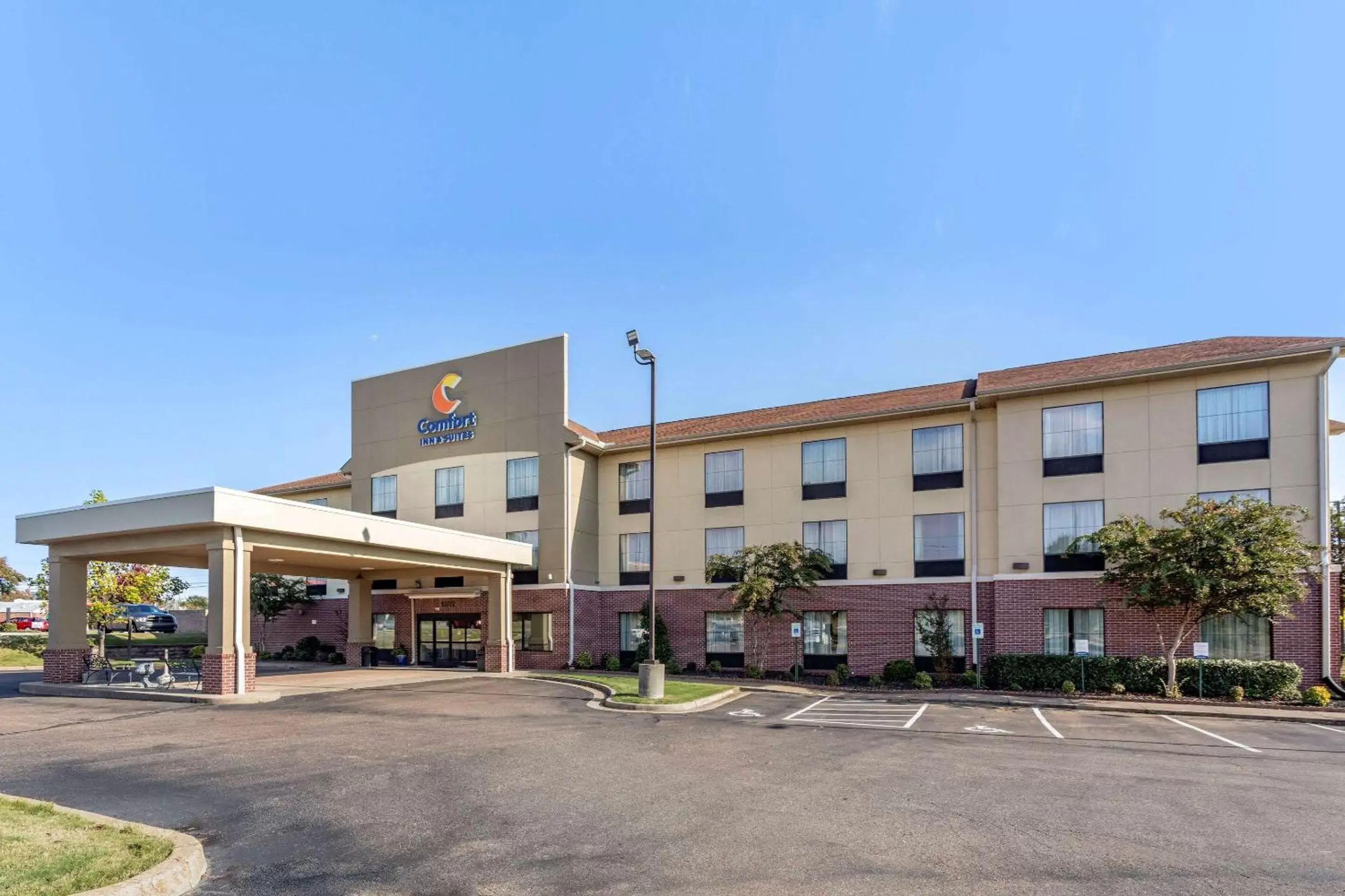 Property building in Comfort Inn & Suites Atoka-Millington Property building in Comfort Inn & Suites Atoka-Millington