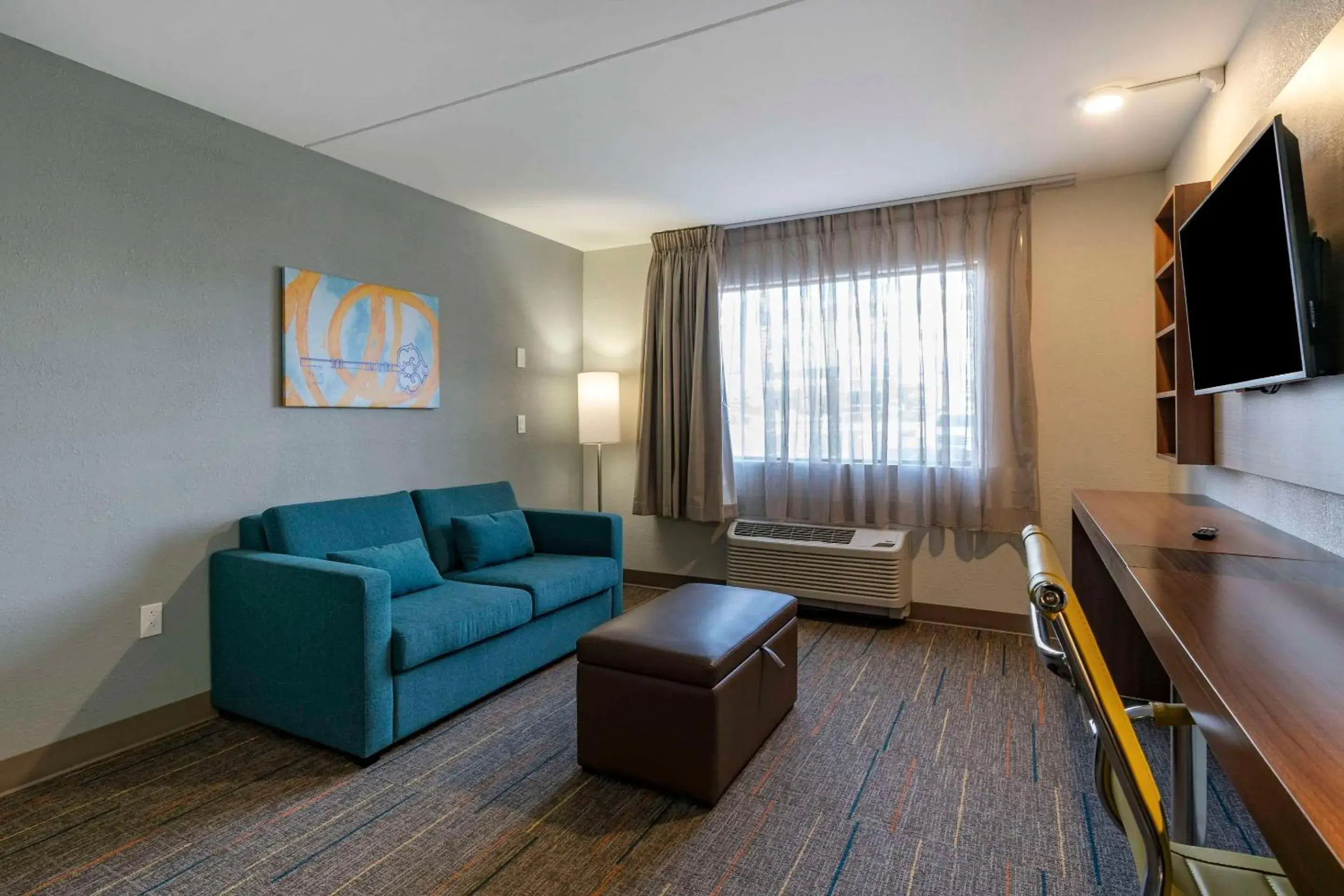 Bedroom, Seating Area in MainStay Suites Lexington I-75