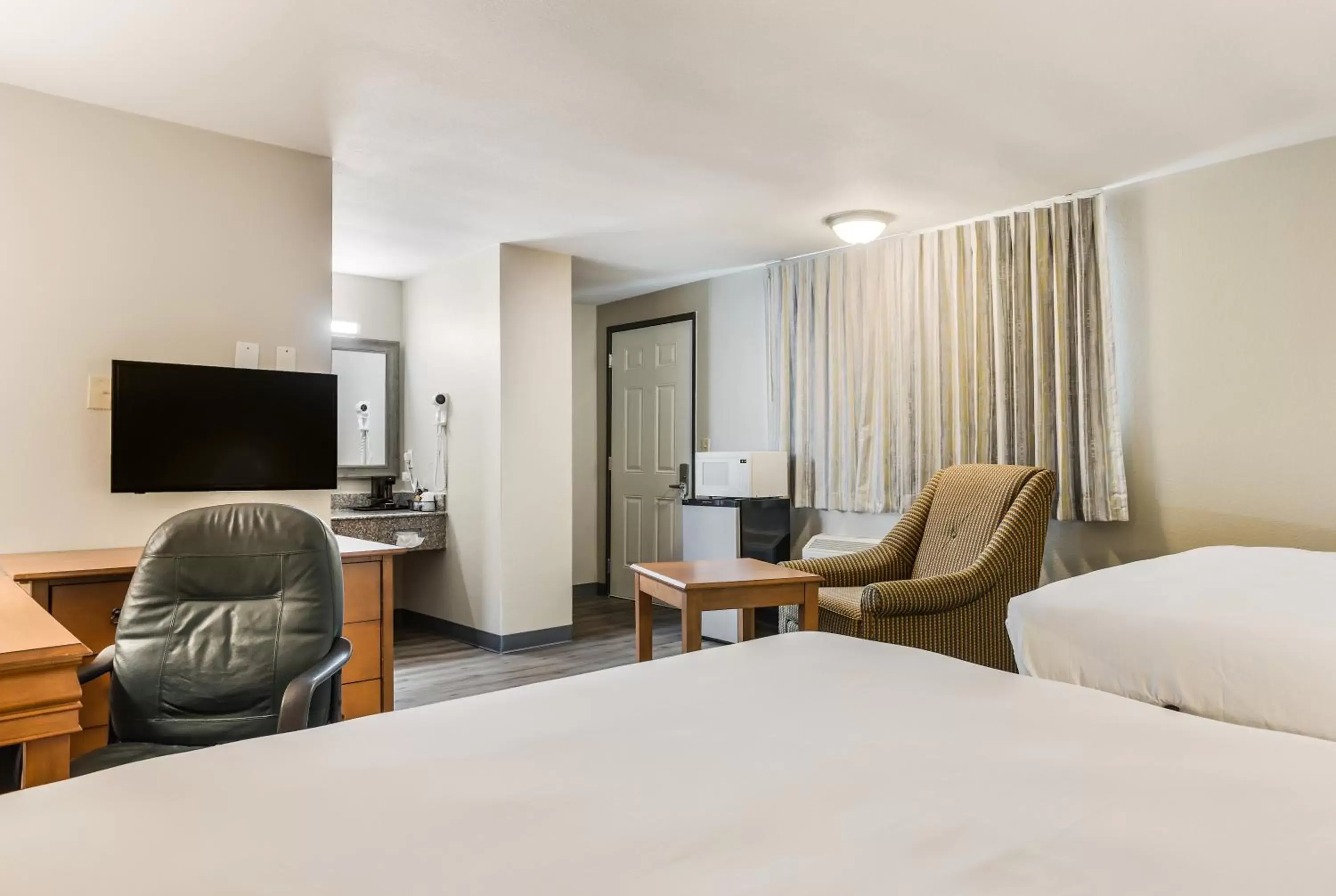 TV/Entertainment Center in Americas Best Value Inn - Lebanon