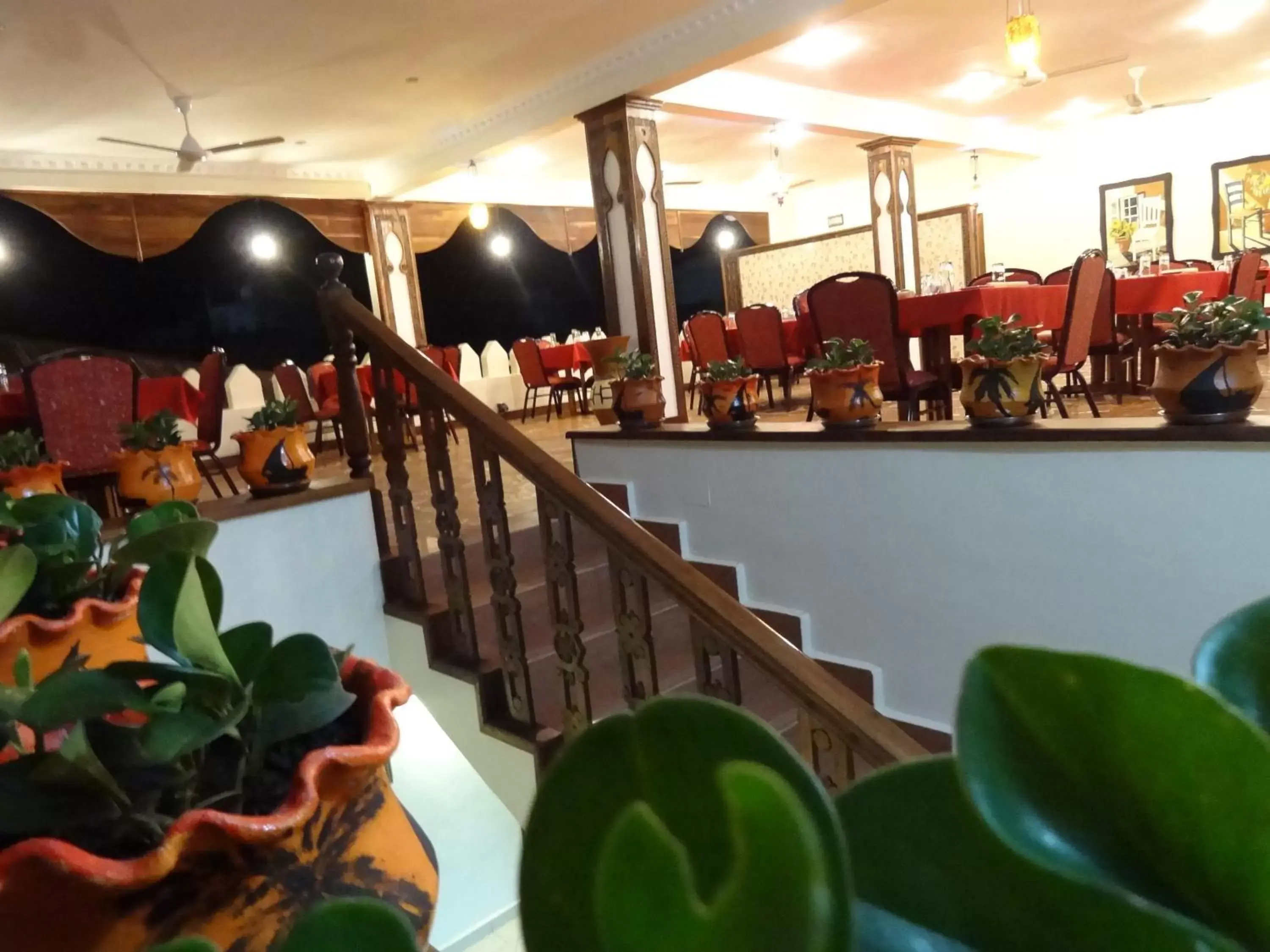 Restaurant/places to eat in Al-Minar Hotel