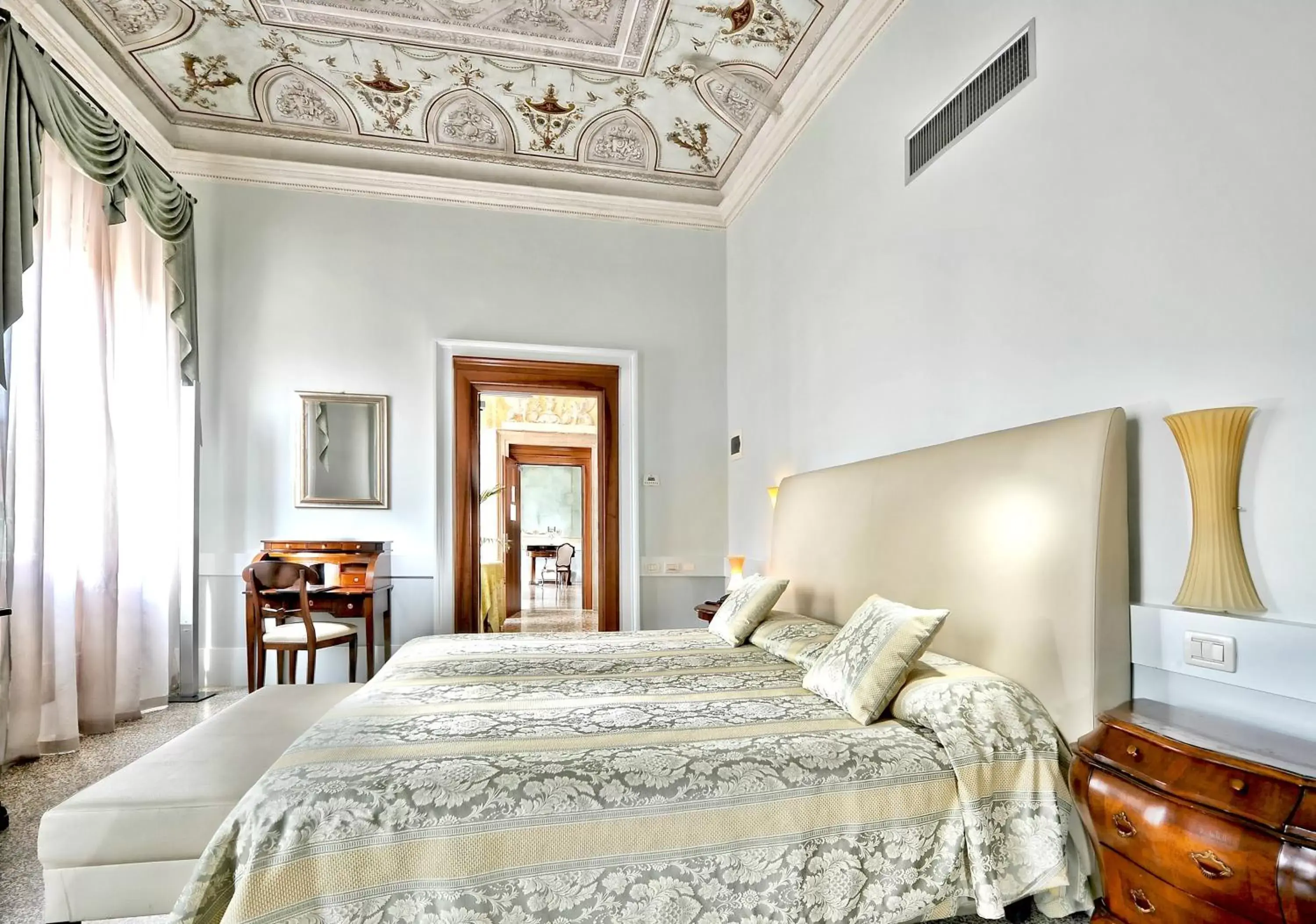 Deluxe Double or Twin Room with Balcony in Hotel Palazzo Vitturi