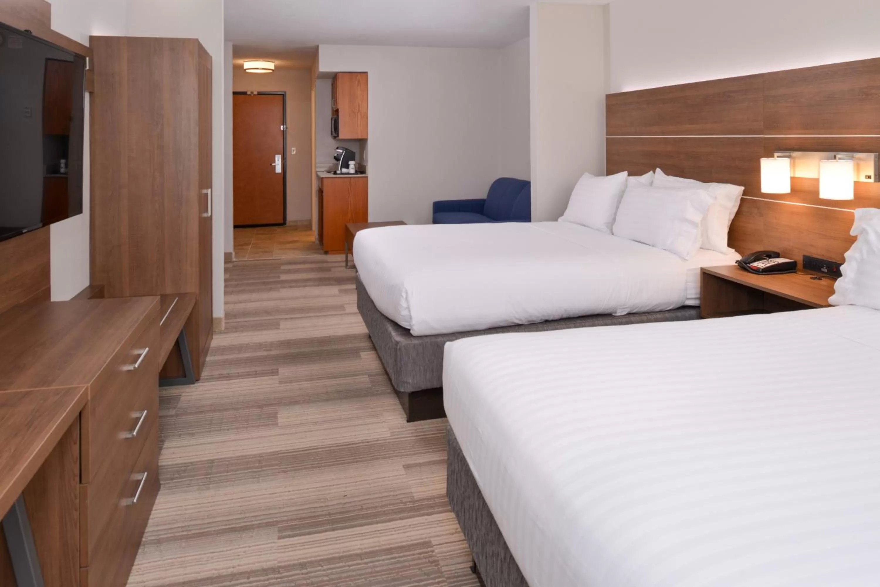 Photo of the whole room, Bed in Holiday Inn Express Mineral Wells by IHG