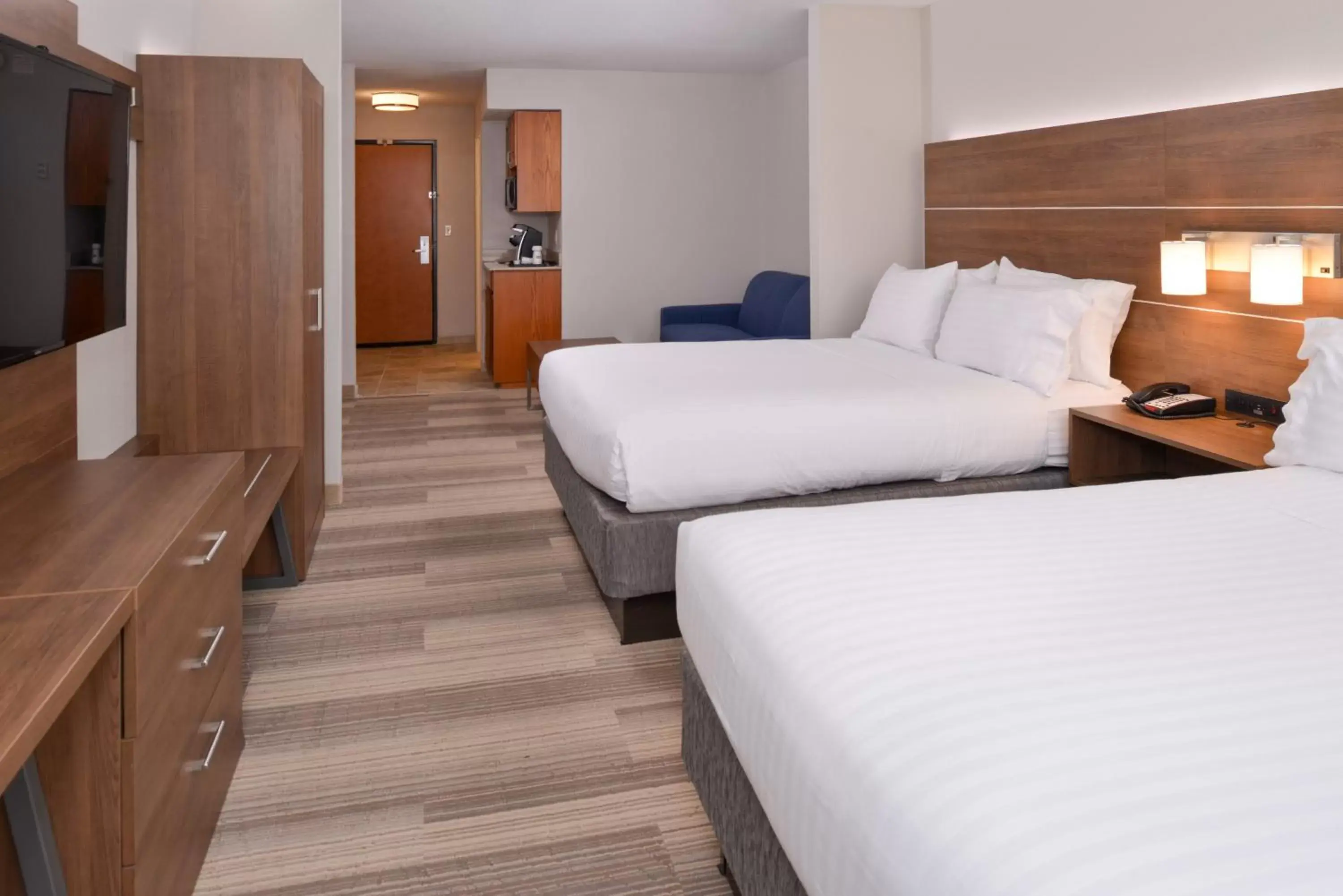 Photo of the whole room, Bed in Holiday Inn Express Mineral Wells, an IHG Hotel