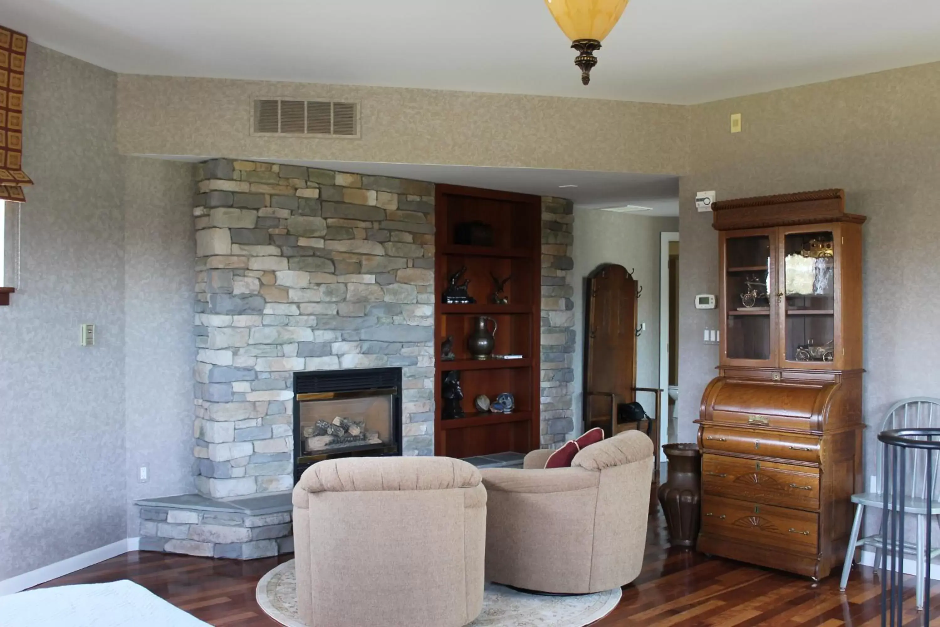 Seating Area in Twin Pine Manor