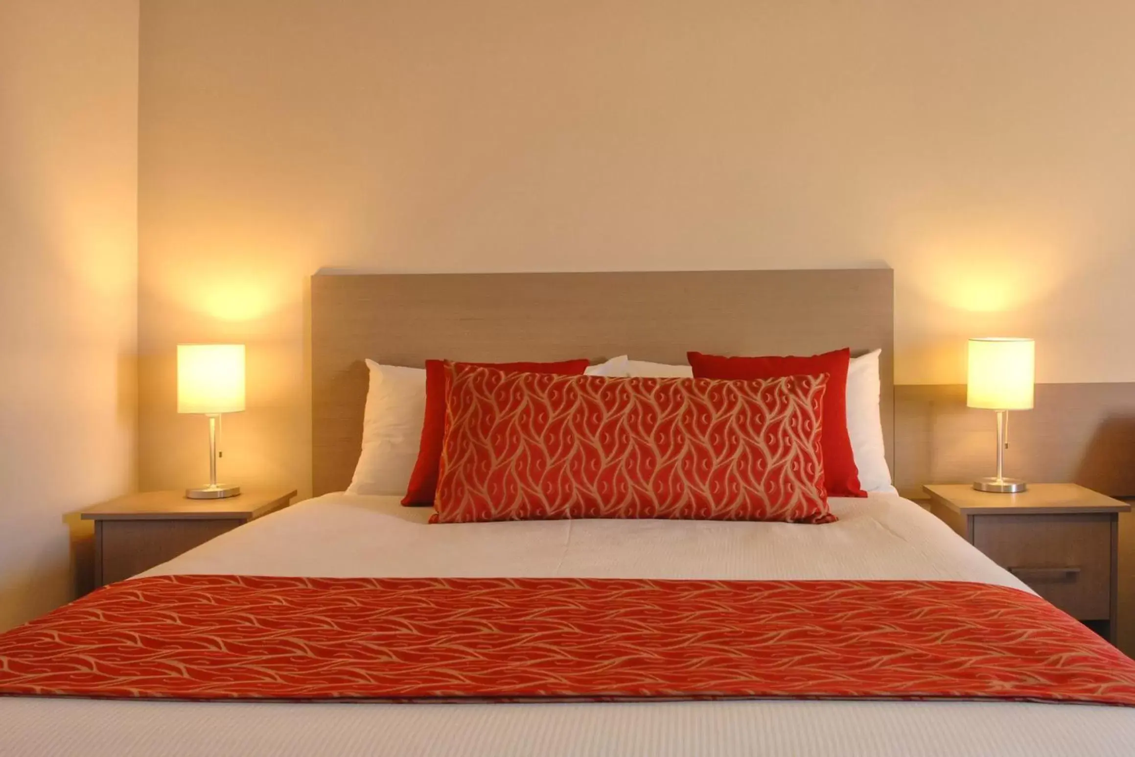 Bedroom, Bed in Tower Motor Inn
