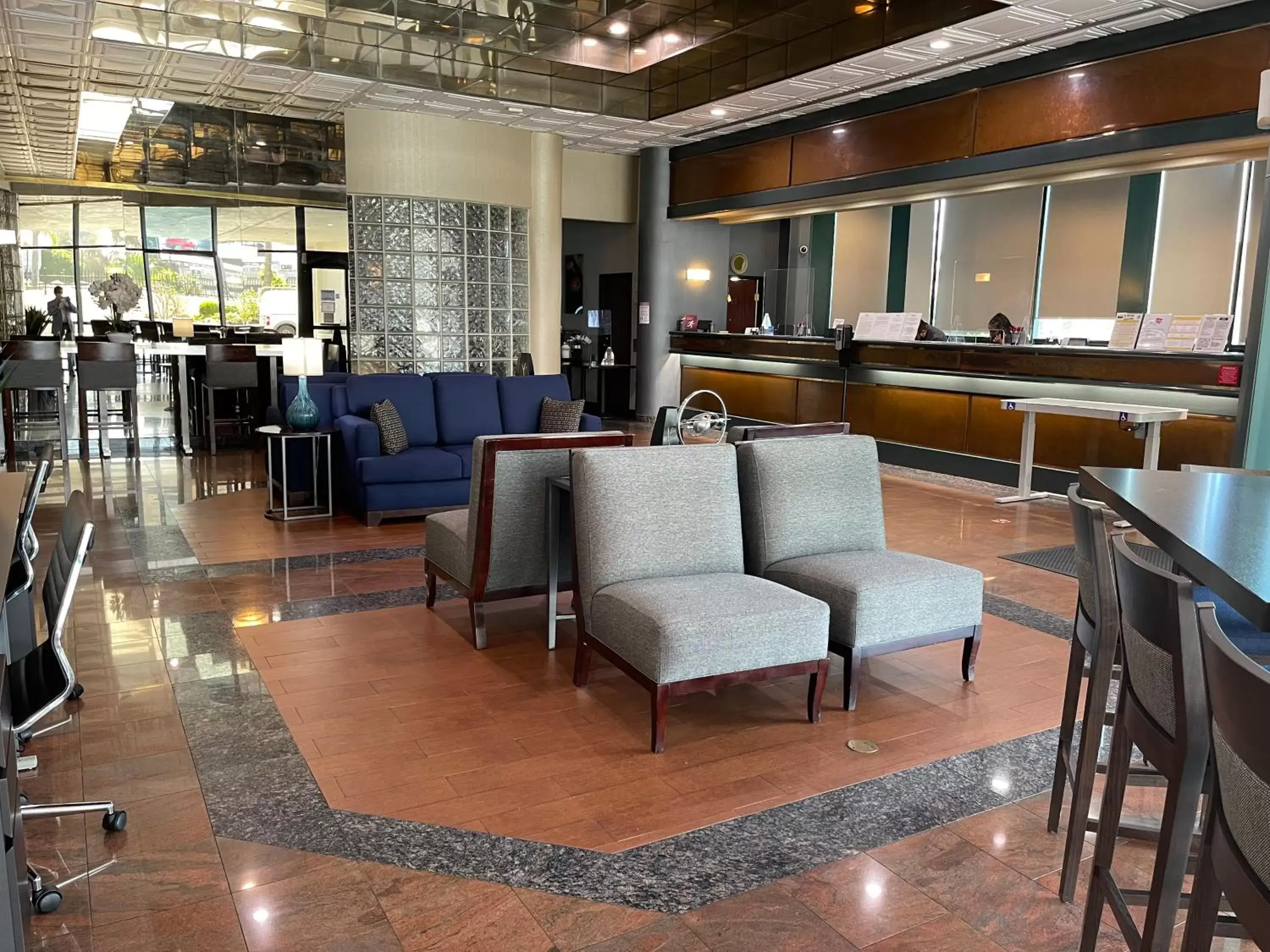 Lobby or reception, Lounge/Bar in Best Western Plus Suites Hotel - Los Angeles LAX Airport