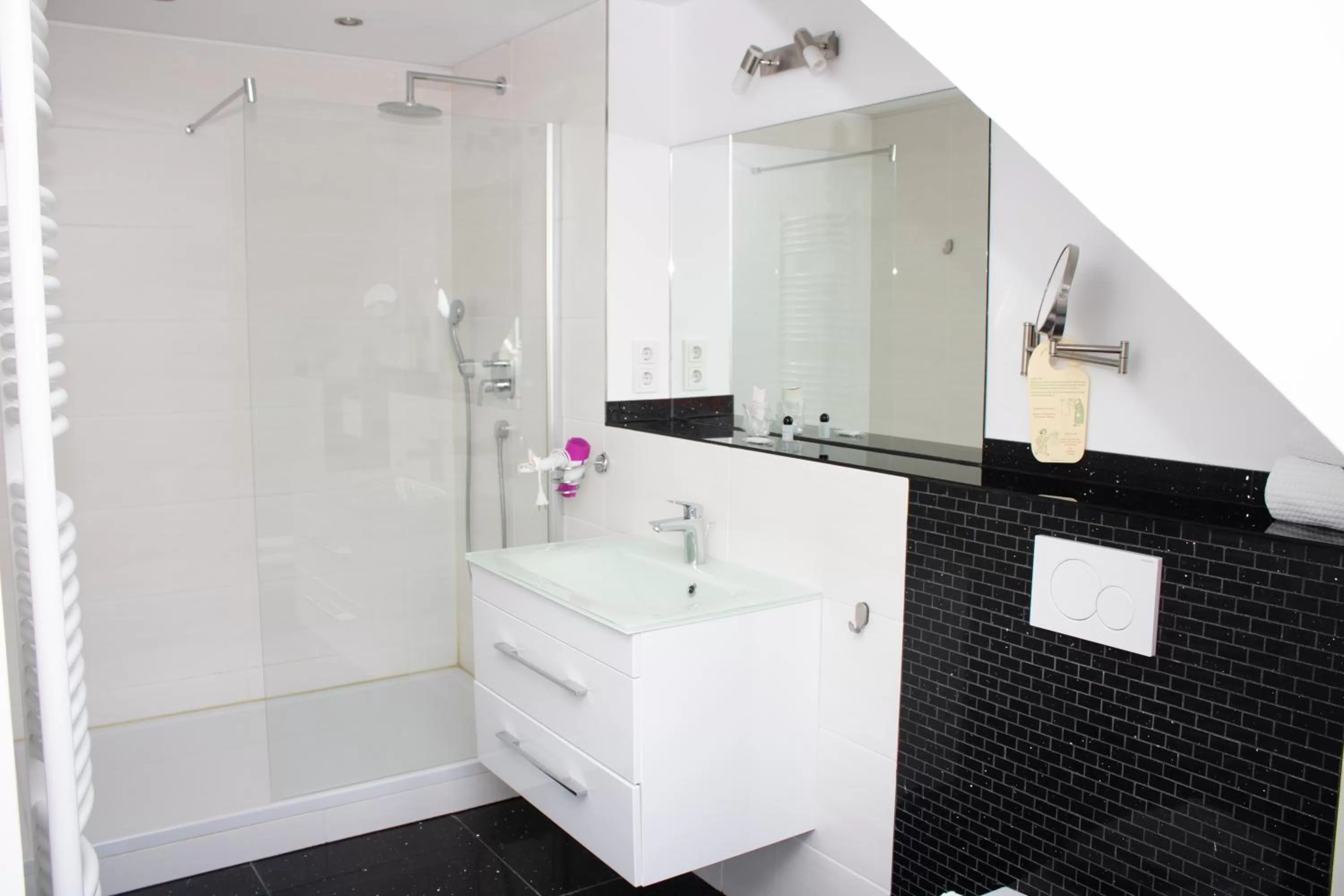 Shower in Hotel Stern - Self Check-In