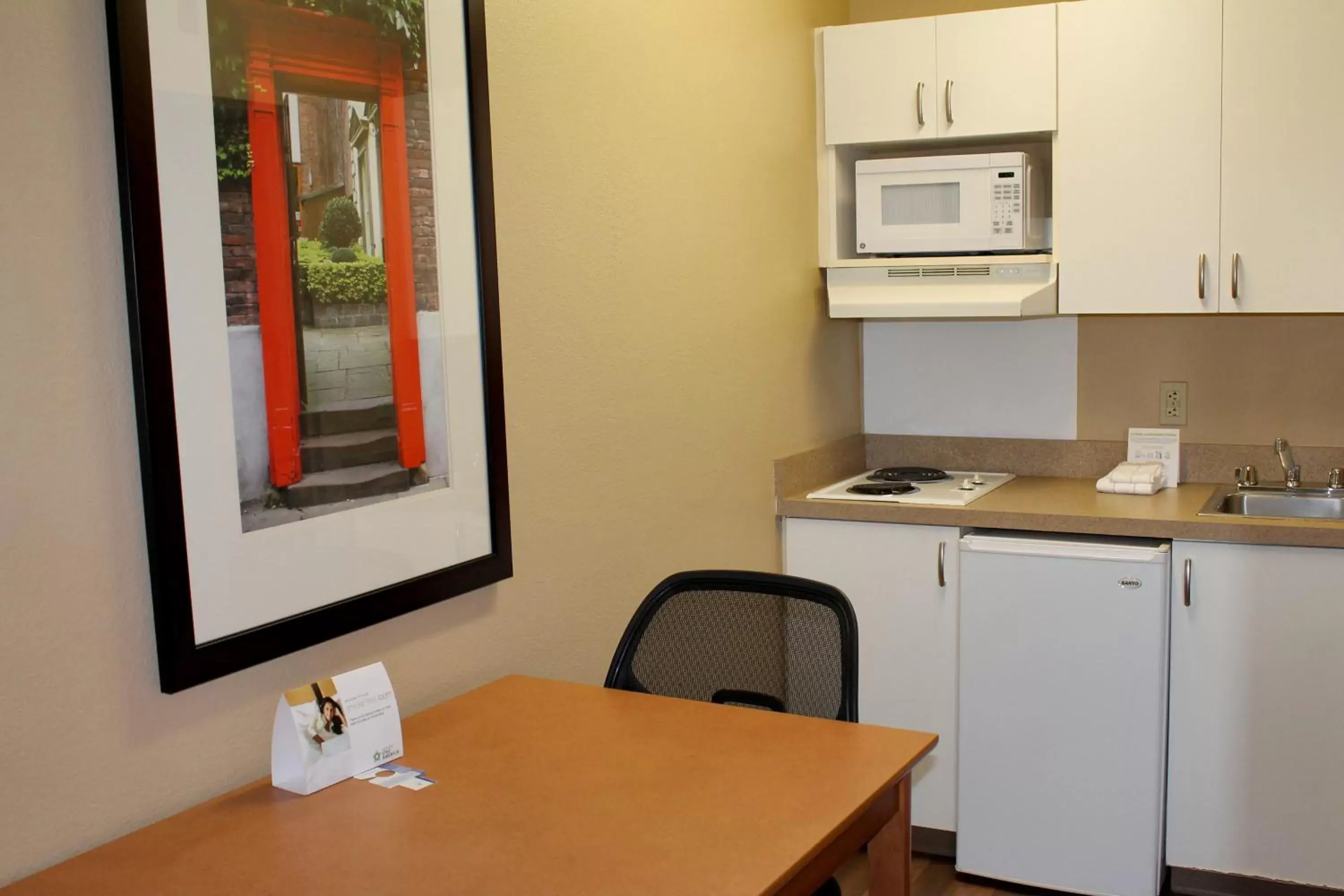 Kitchen or kitchenette, Kitchen/Kitchenette in Extended Stay America Suites - Houston - The Woodlands