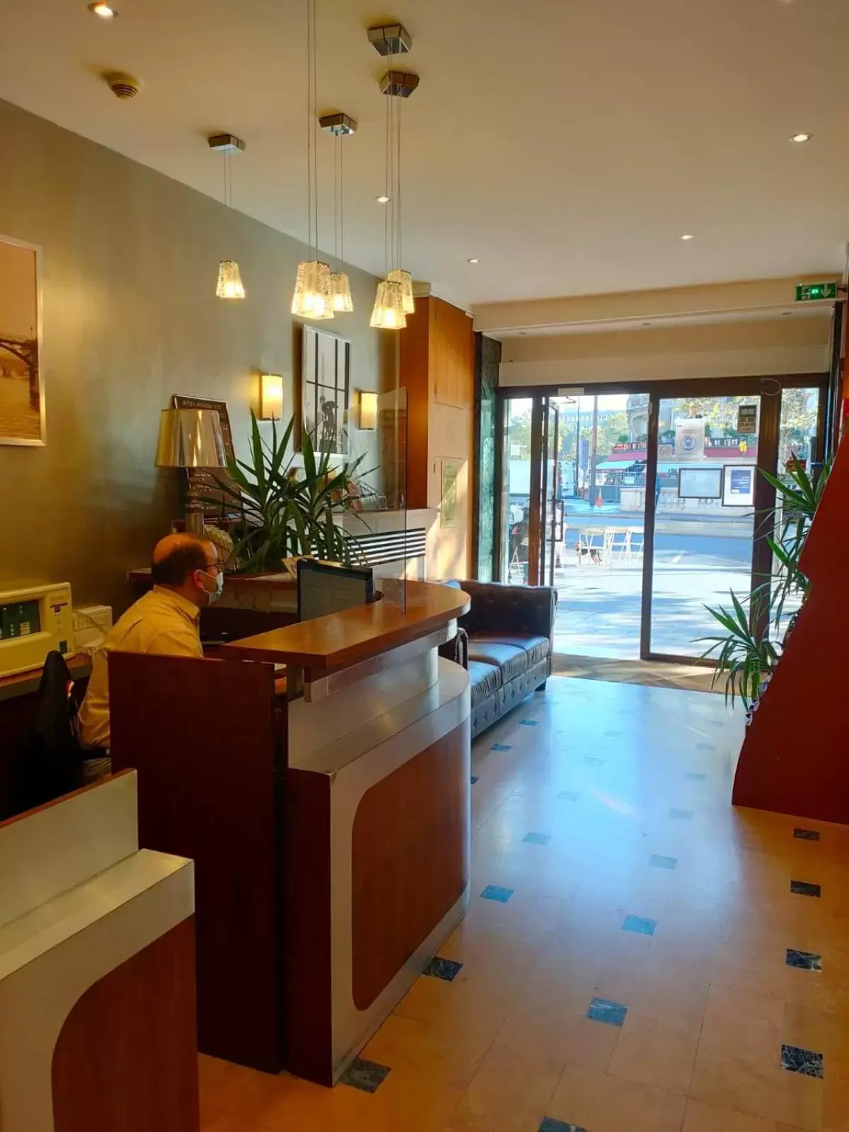 Lobby/Reception in Hotel Modern Est