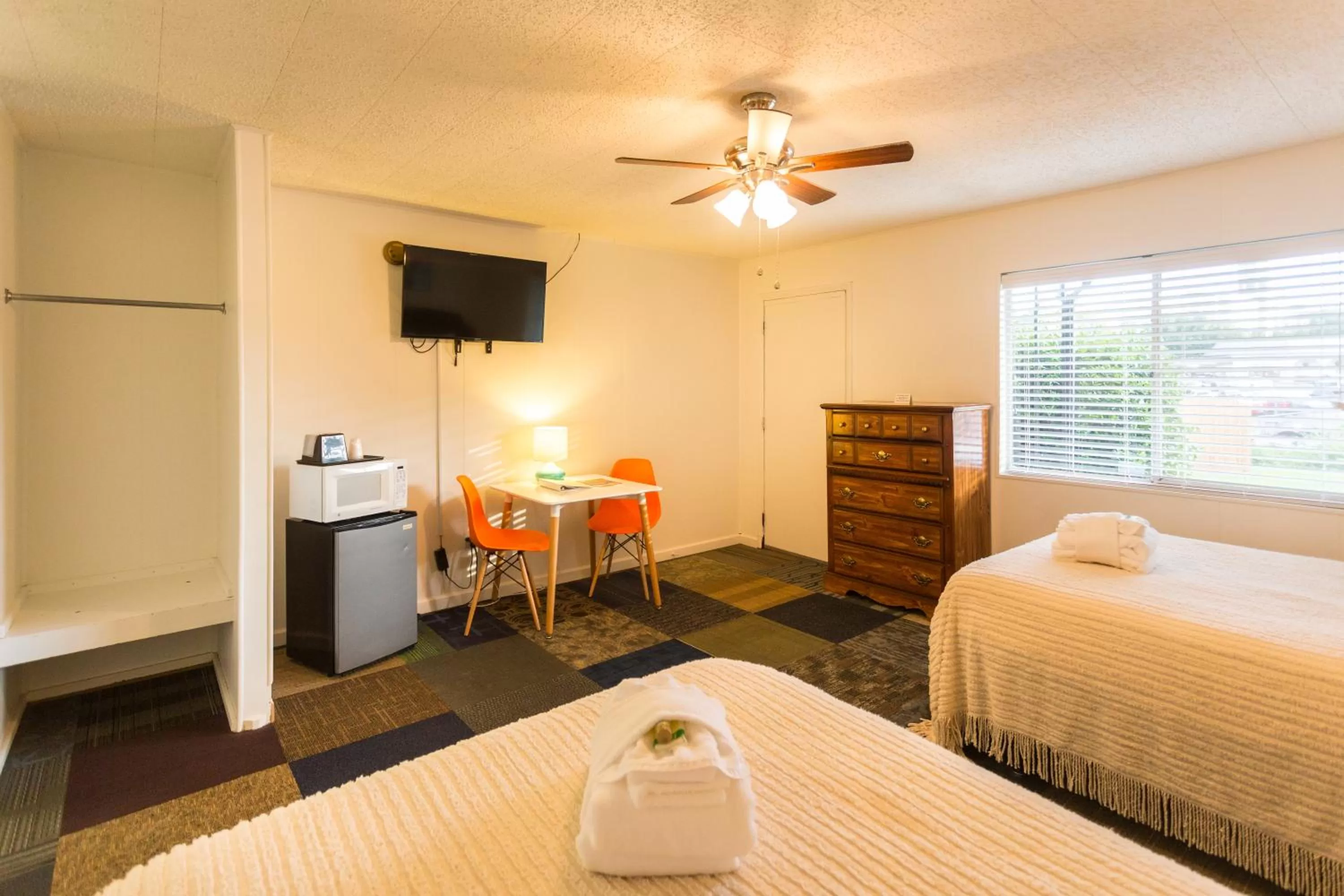 Bedroom, Bed in Sunset Motel