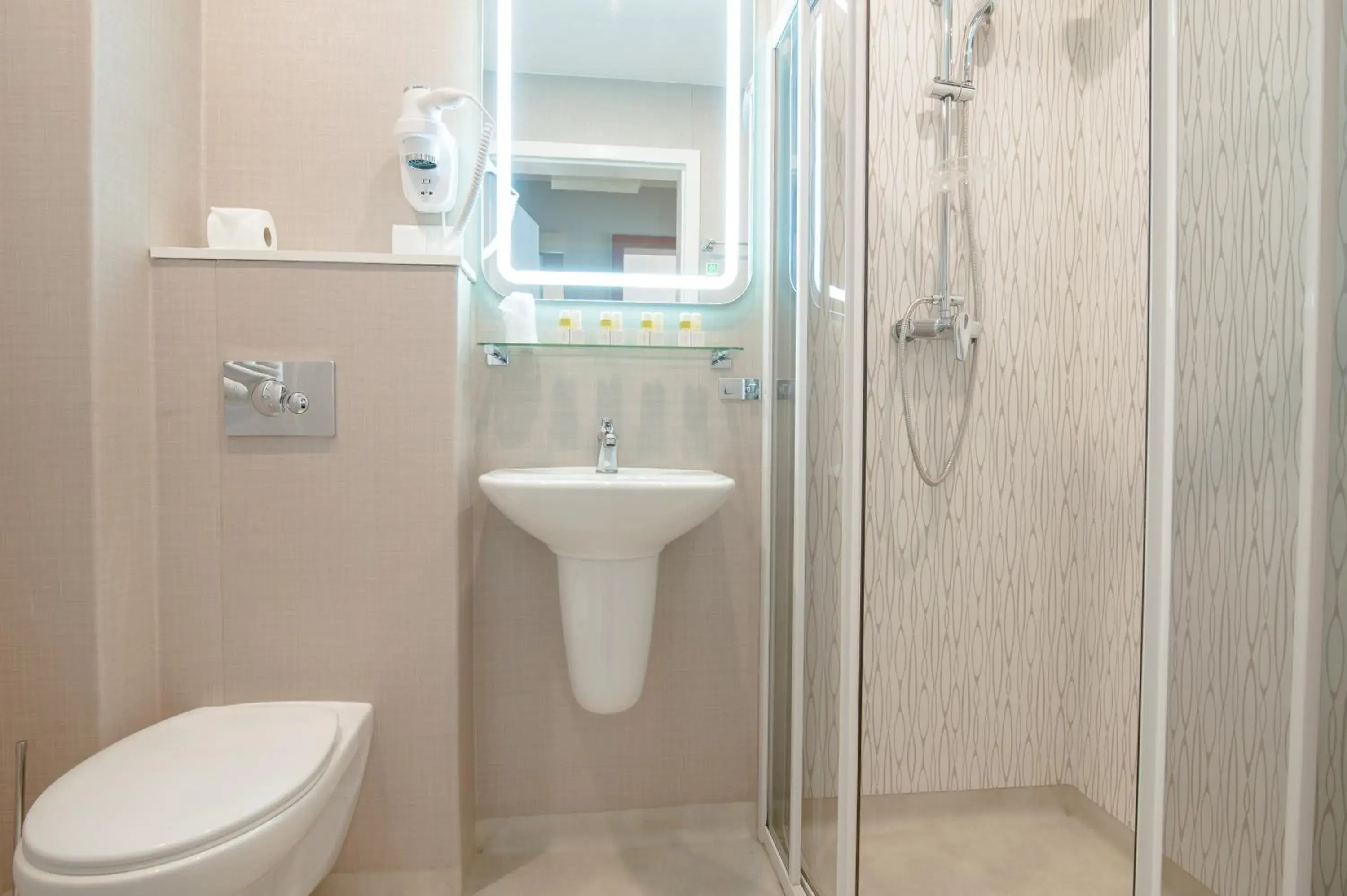 Shower, Bathroom in Hotel Diament Ustron
