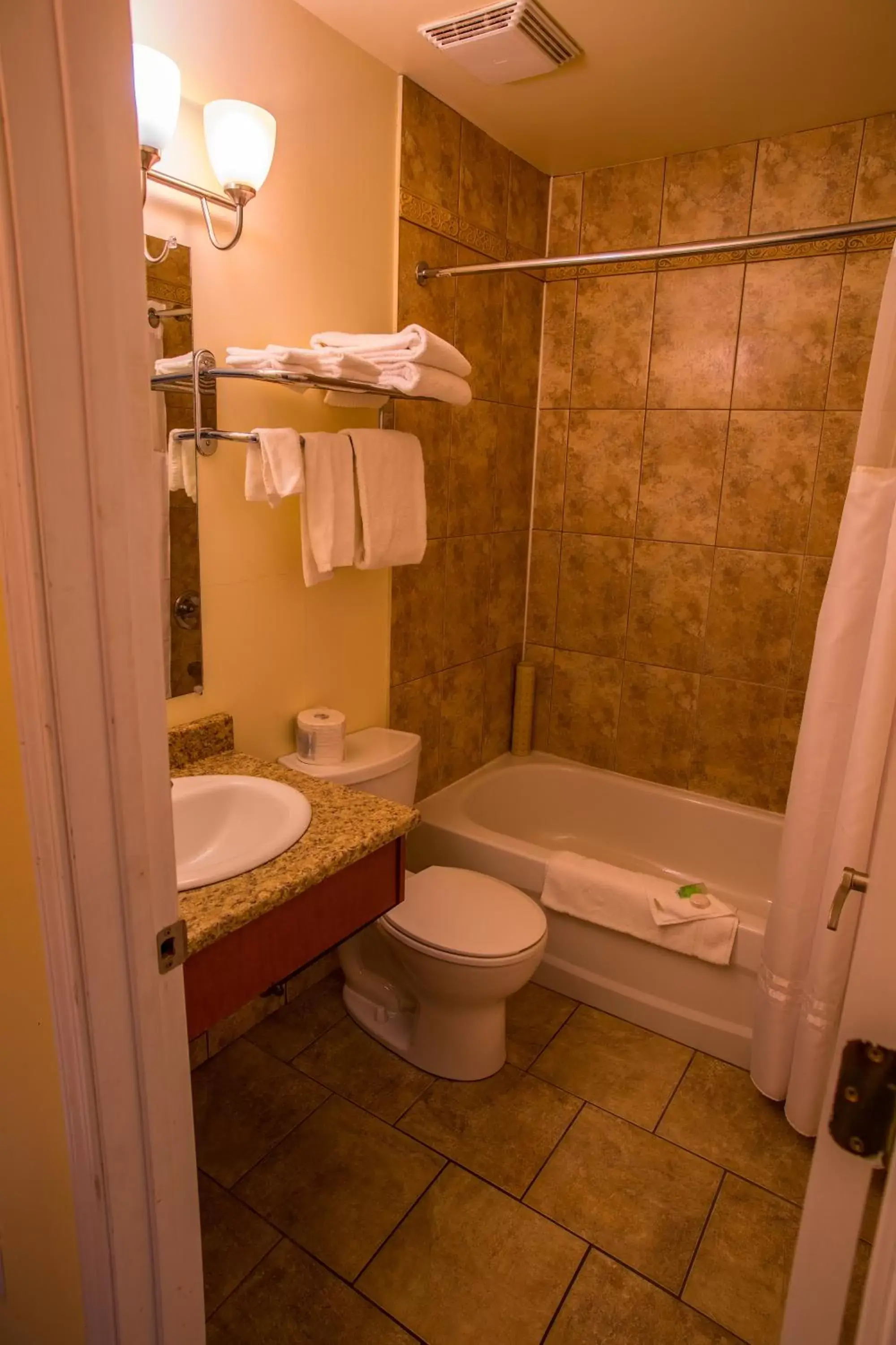 Bathroom in Sahara Courtyard Inn Penticton