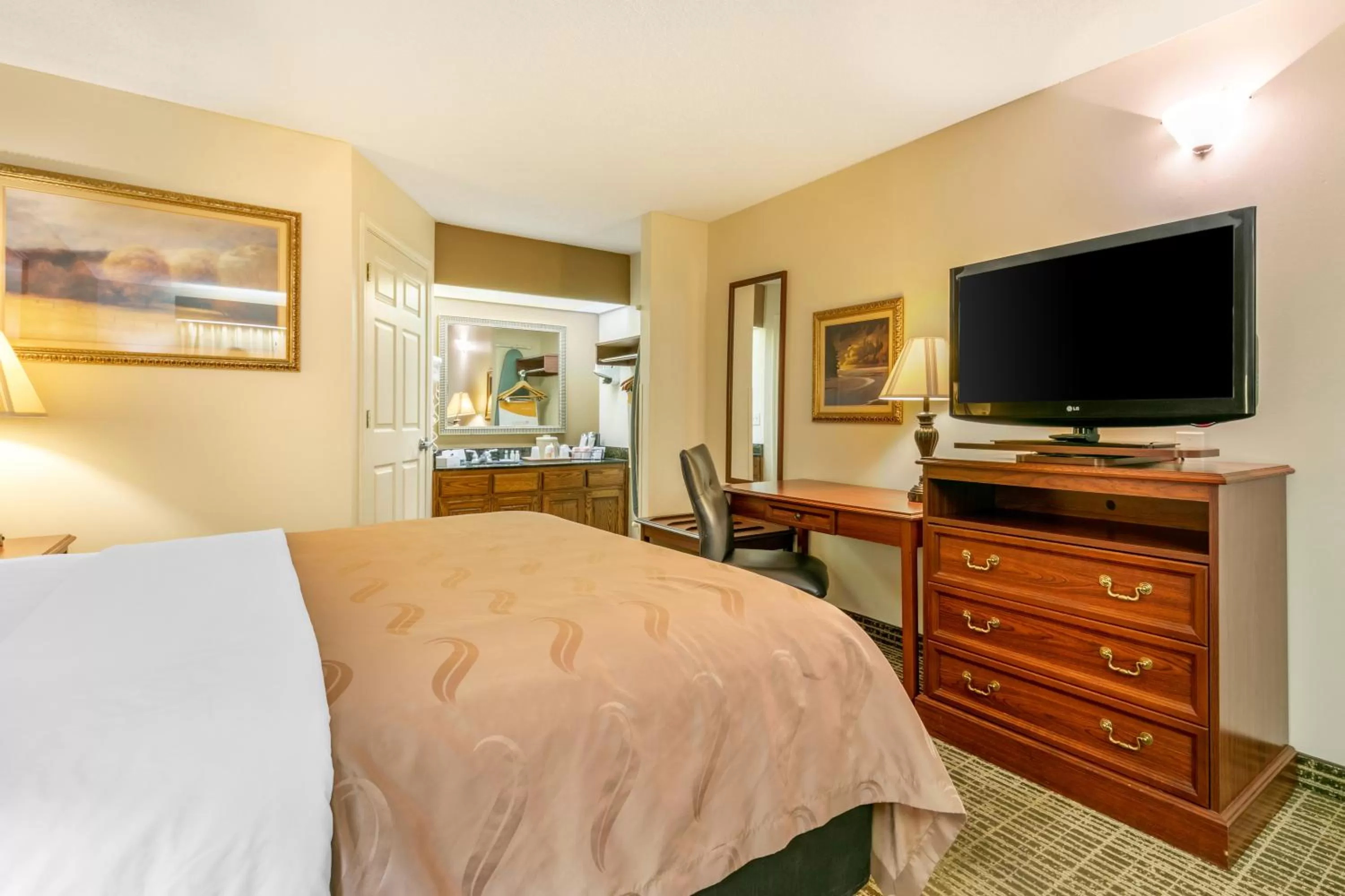 Bed in Quality Inn Johnson City I-26 exit 17