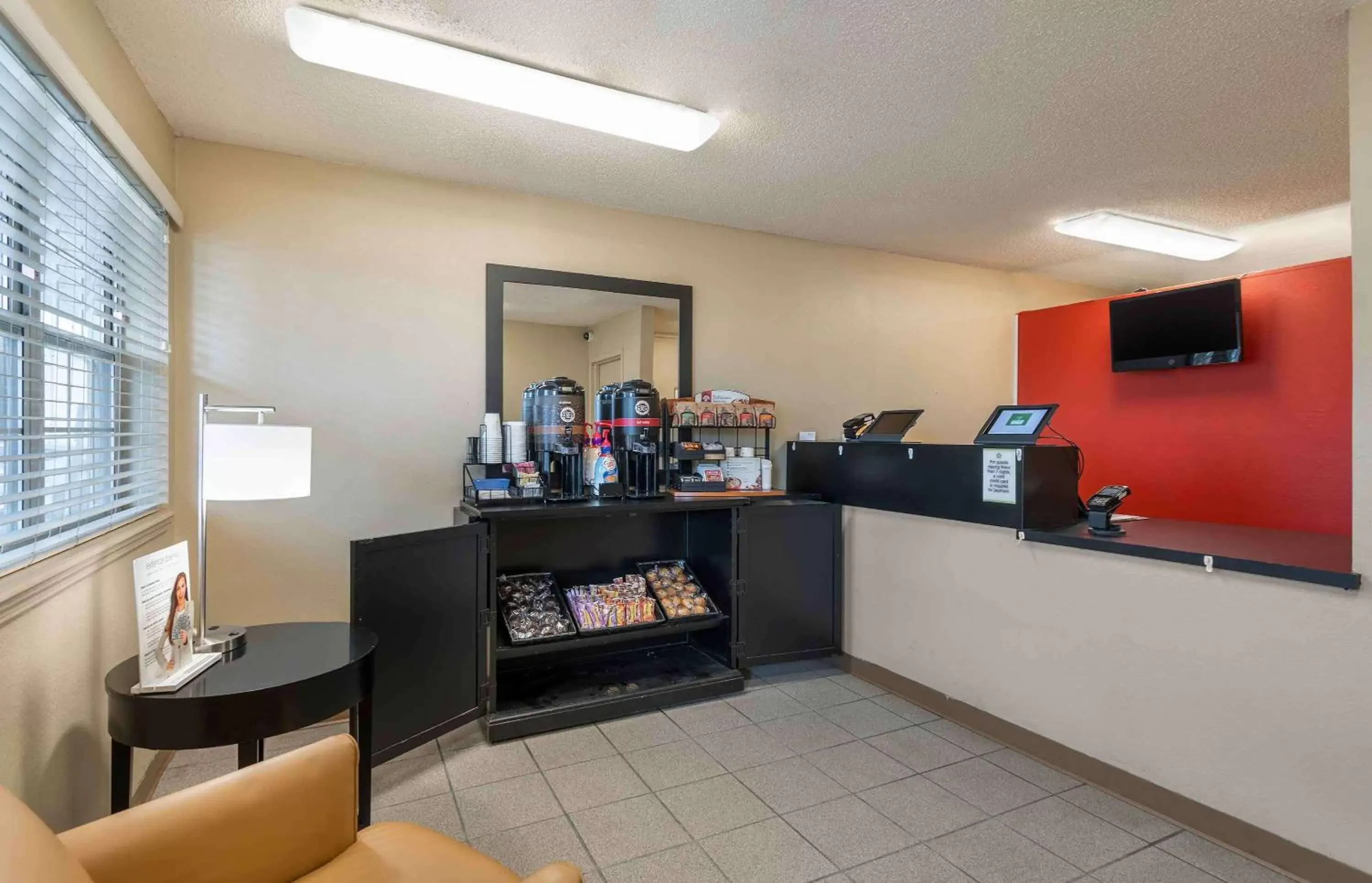 Lobby or reception, Kitchen/Kitchenette in Extended Stay America Suites - Nashville - Brentwood - South