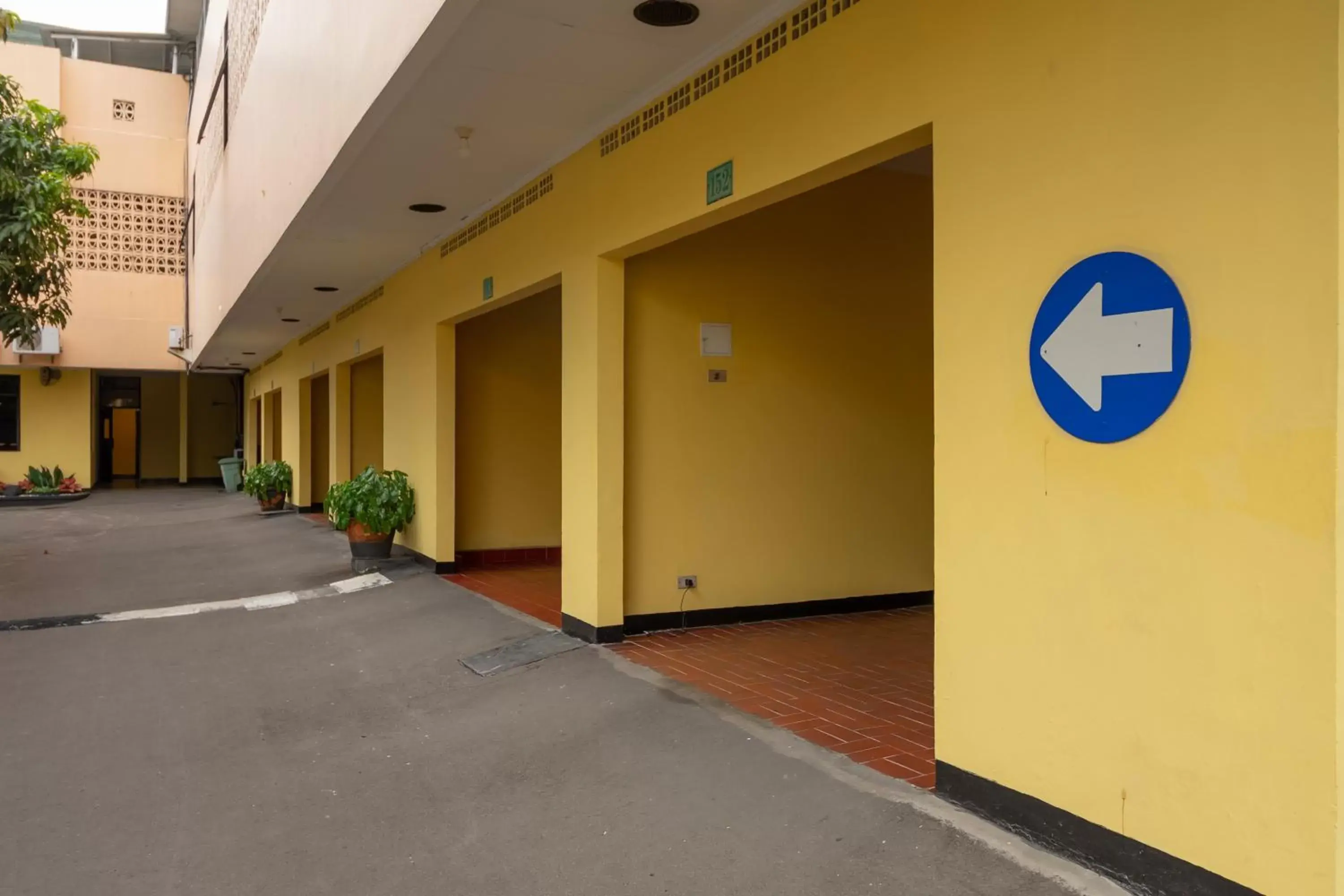 Facade/entrance in RedDoorz Plus near Ancol Facade/entrance in RedDoorz Plus near Ancol