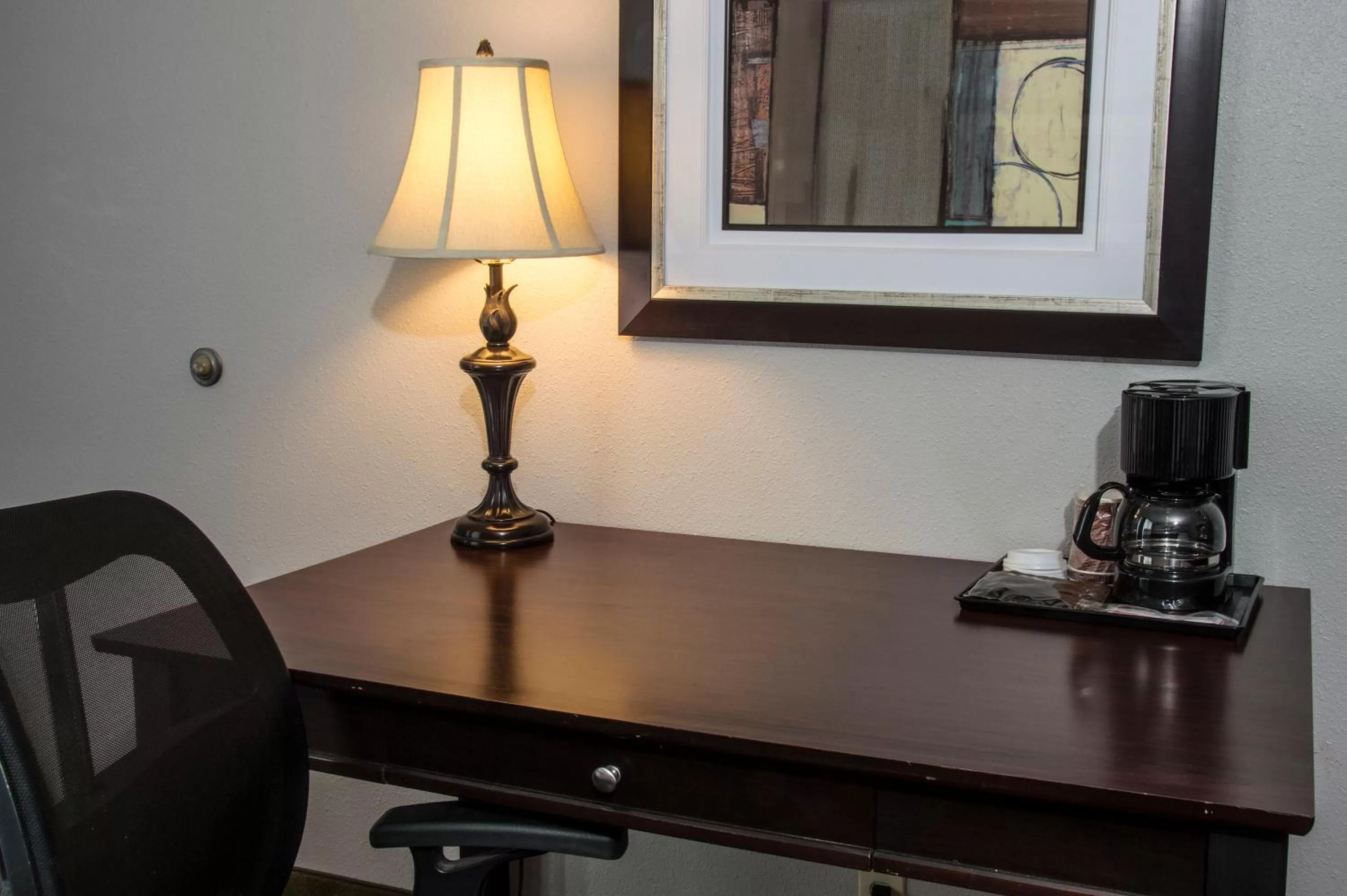 King Room - Disability Access in Lamplighter Inn & Suites Pittsburg