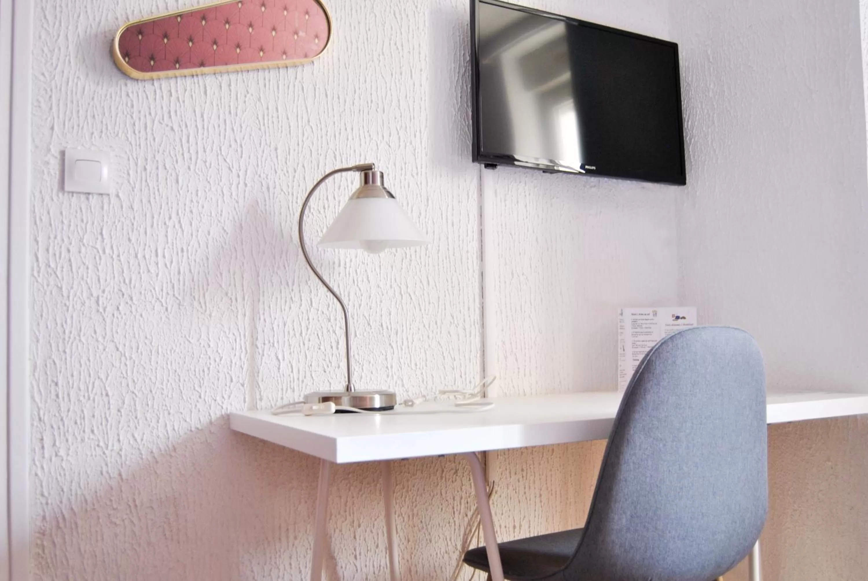 Bedroom in Hôtel Le Thurot- Dijon Centre ville Gare