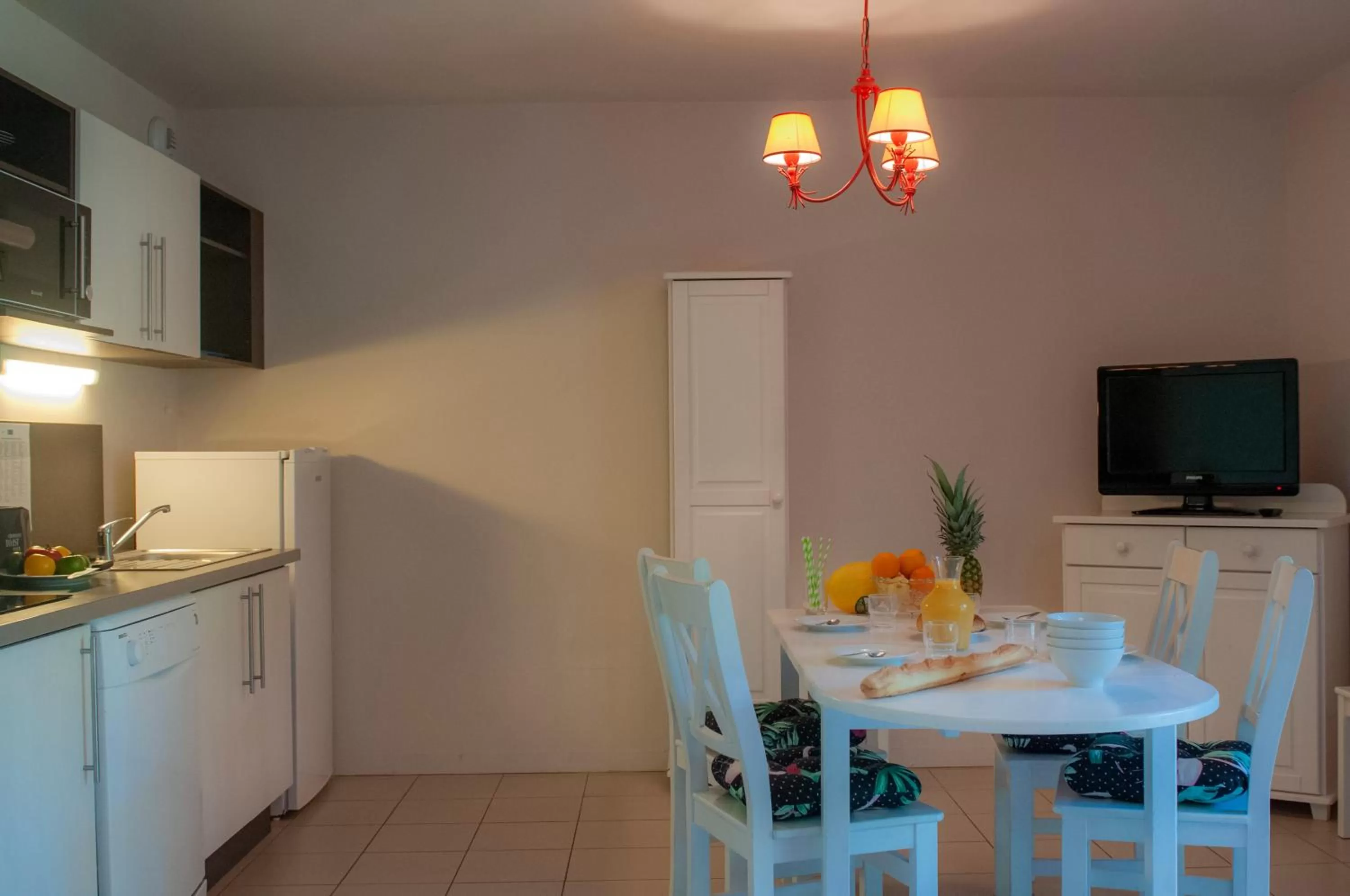 TV and multimedia, Dining Area in Goélia Résidence Du Parc