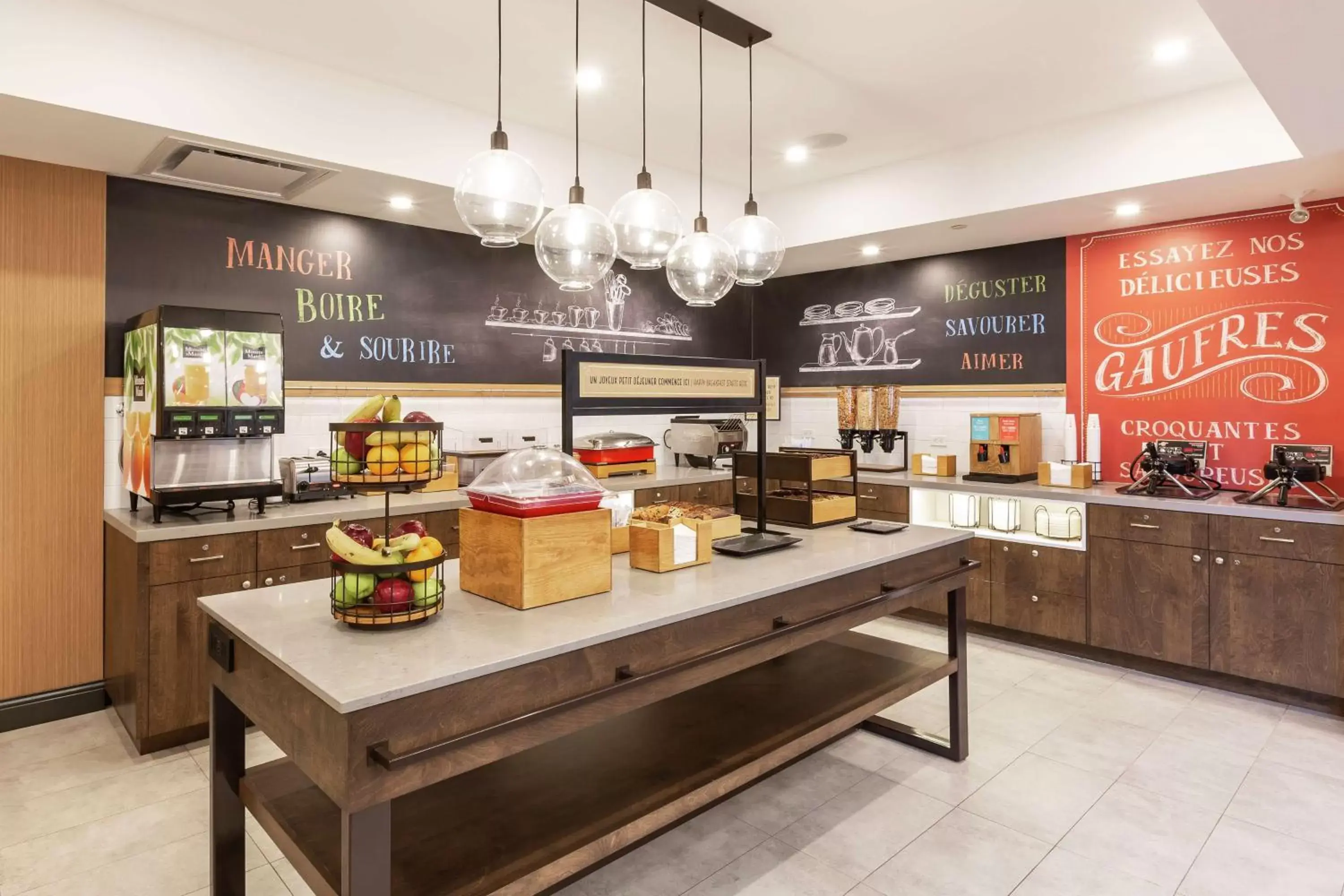 Breakfast, Restaurant/Places to Eat in Hampton Inn & Suites by Hilton Québec - Beauport