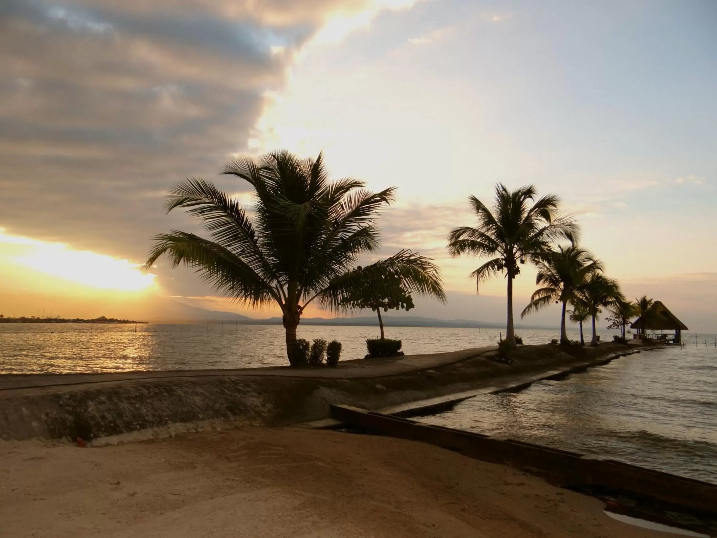 Beach in Amatique Bay Hotel