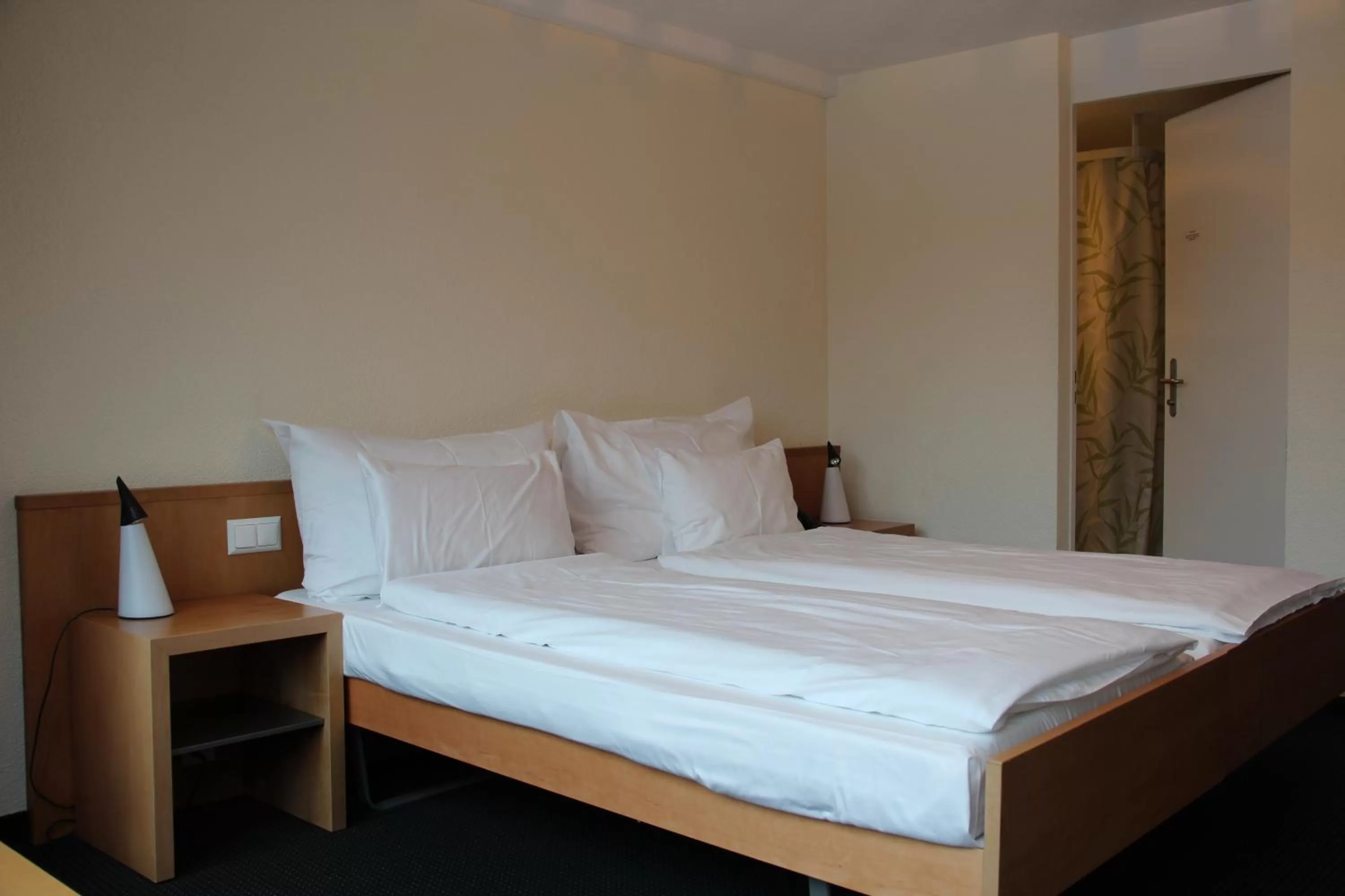 Bedroom, Bed in Waldhaus*** Hotel im Deltapark Vitalresort