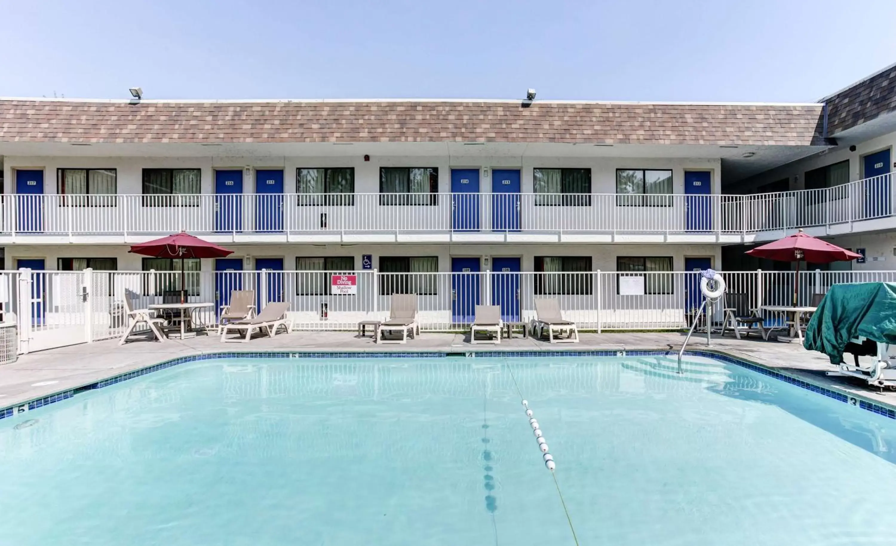 Pool view, Swimming Pool in Motel 6-Grants Pass, OR