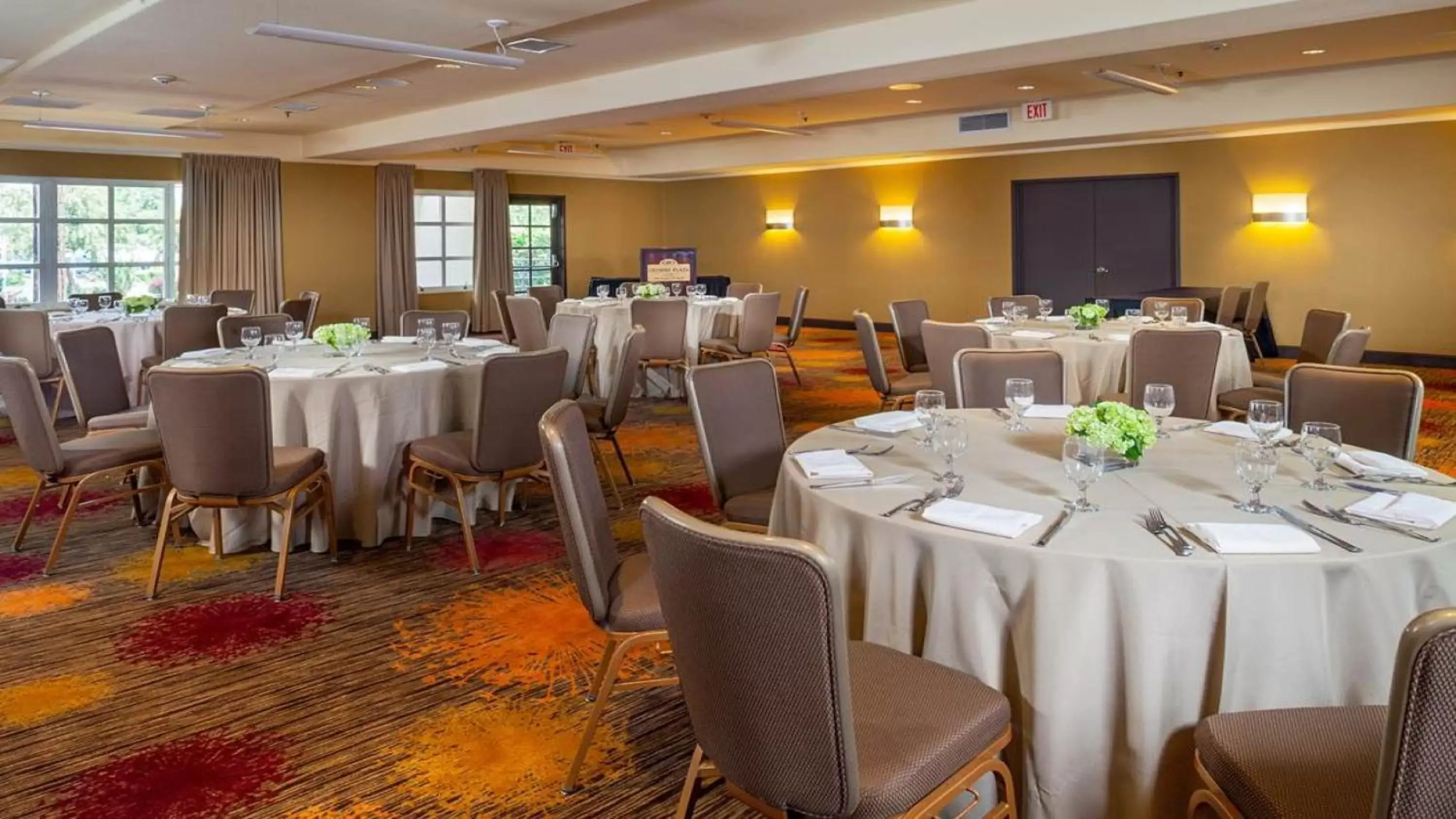 Meeting/conference room, Restaurant/Places to Eat in Concord Plaza Hotel