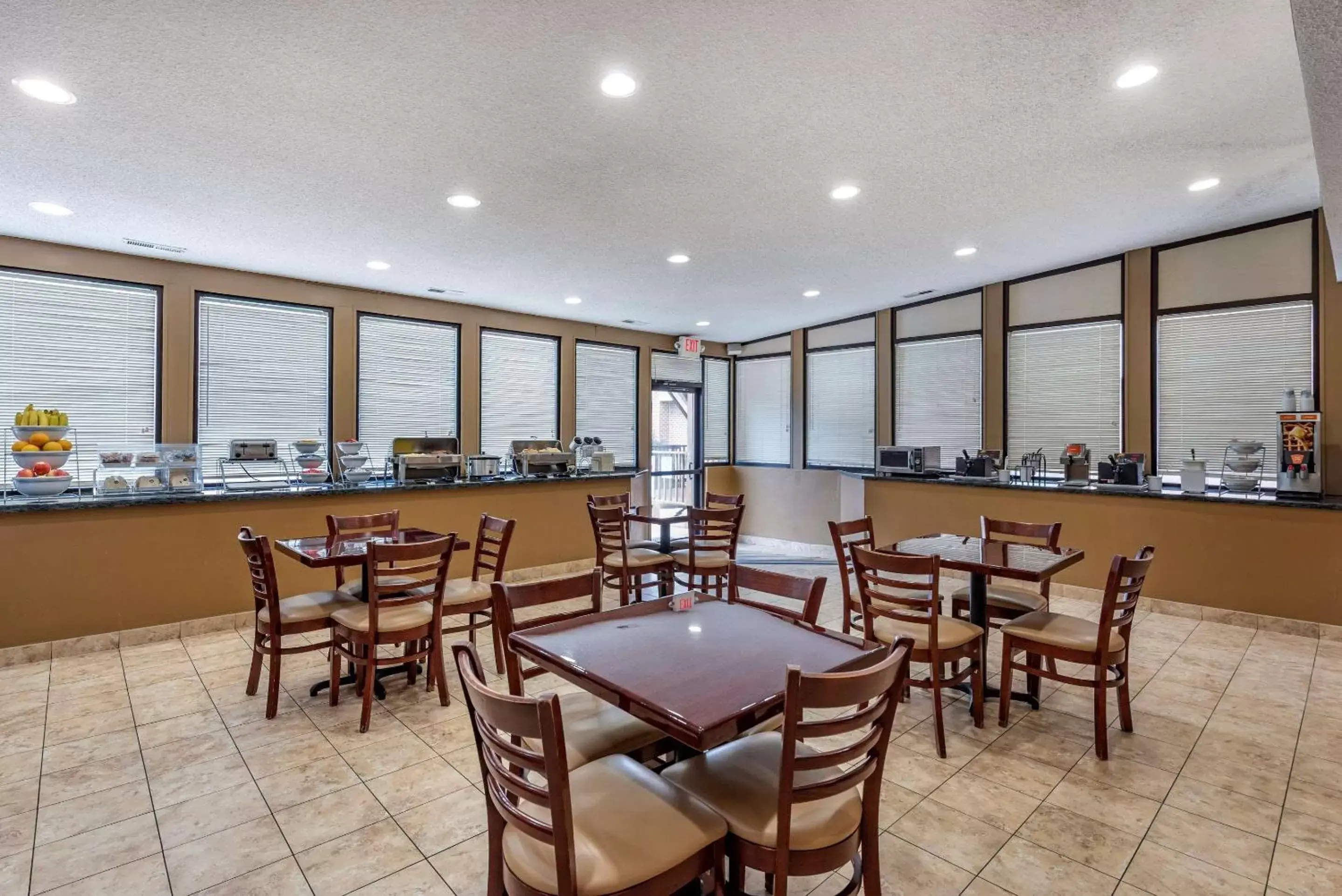 Restaurant/Places to Eat in Comfort Suites Chesapeake - Norfolk