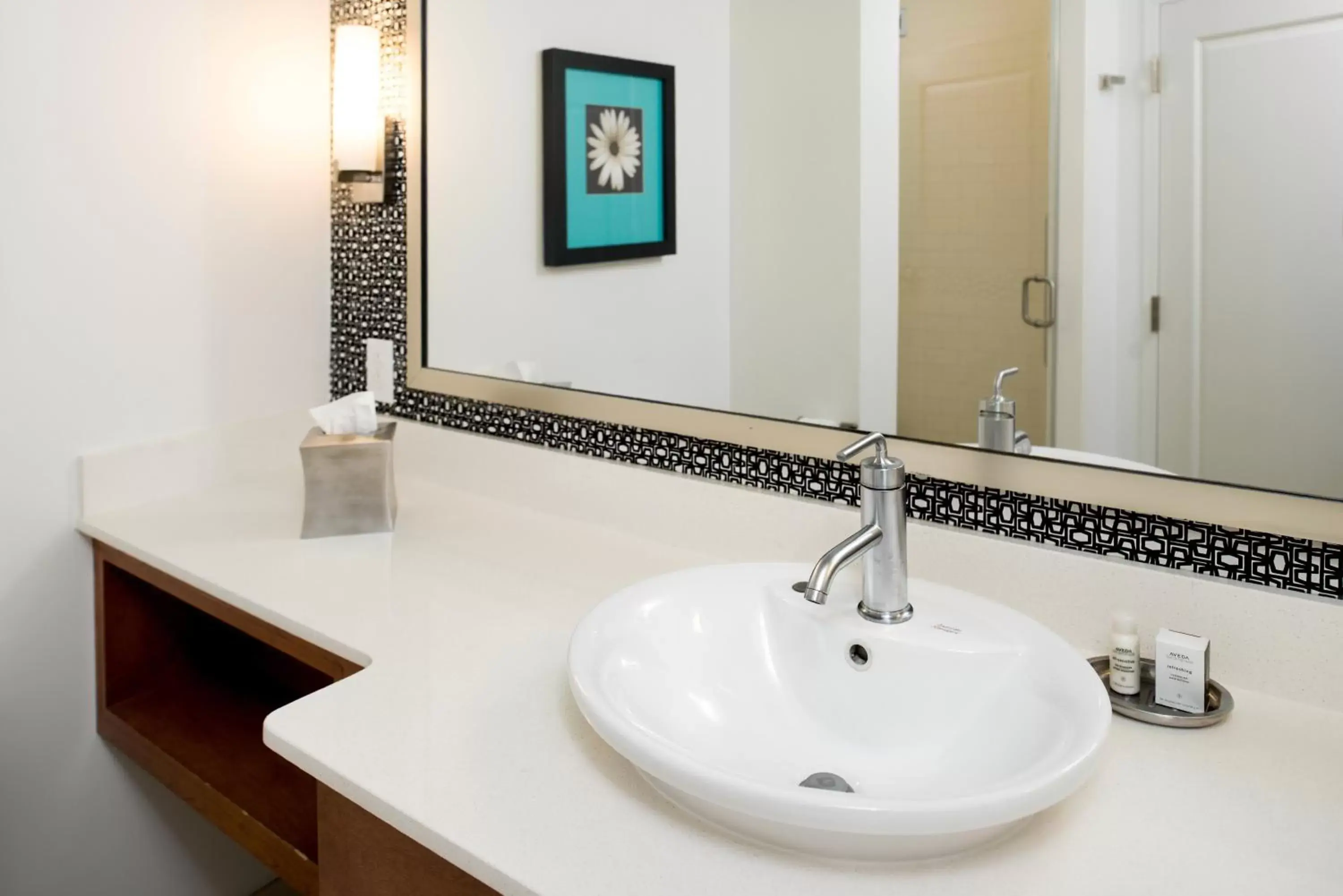 Bathroom in Hotel Indigo Columbus Architectural Center, an IHG Hotel