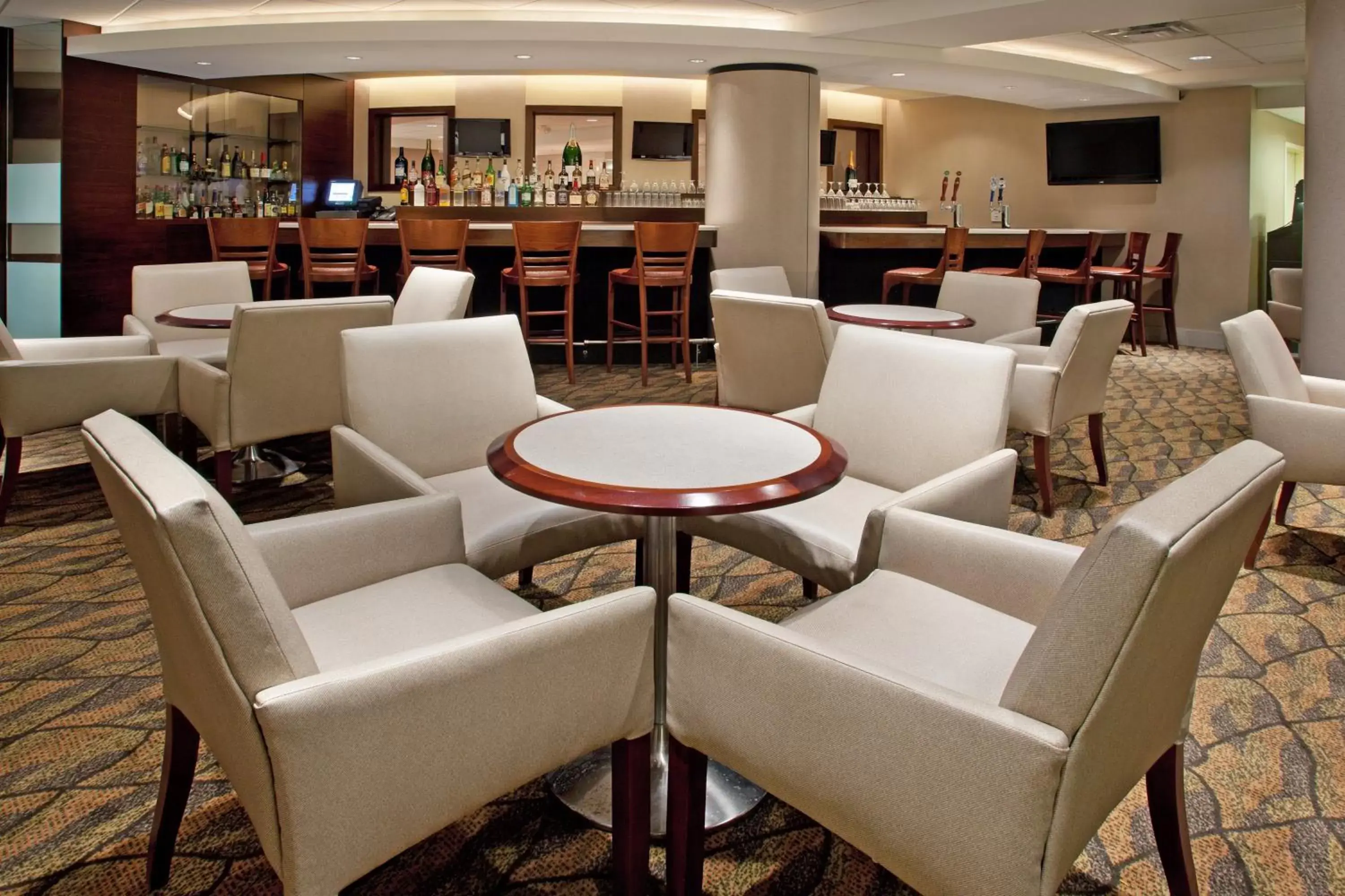 Lounge or bar, Lounge/Bar in Holiday Inn Columbus Dwtn-Capitol Square, an IHG Hotel