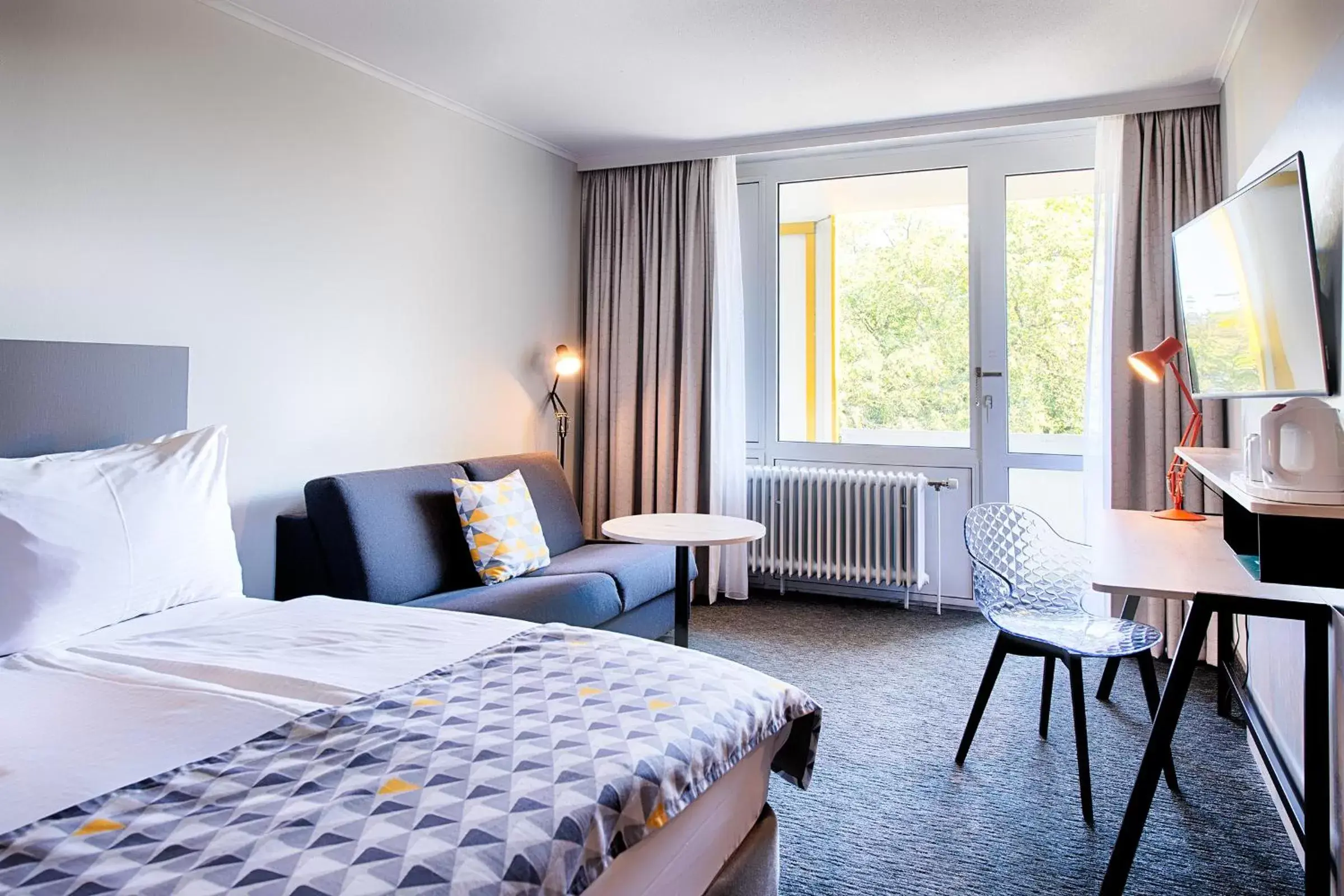 Bedroom, Bed in Holiday Inn München Süd, an IHG Hotel