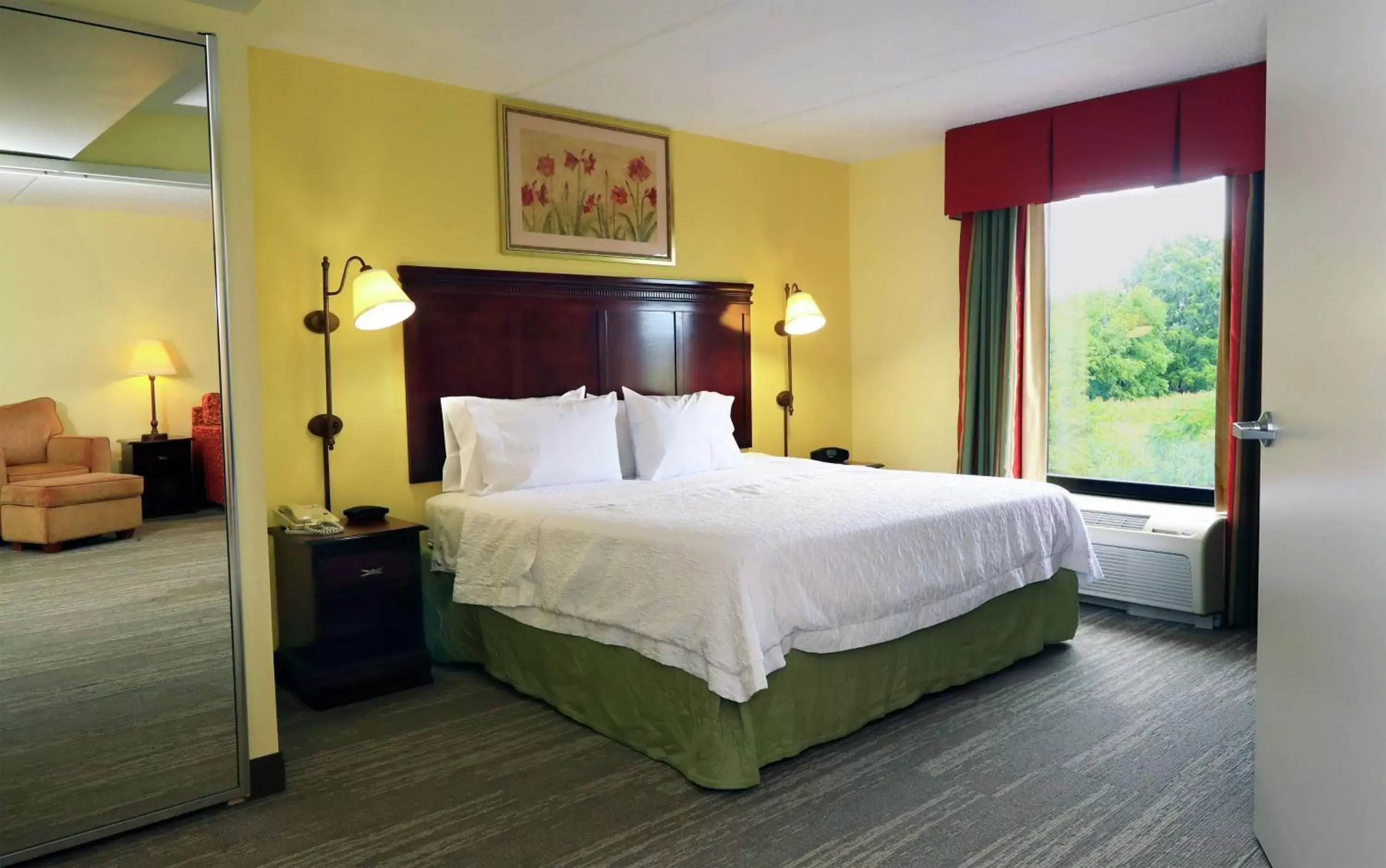 Bed in Hampton Inn and Suites of Lamar