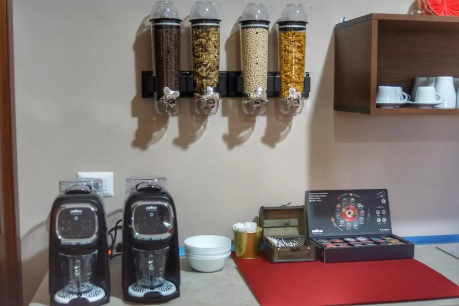 Coffee/tea facilities in La Stazione