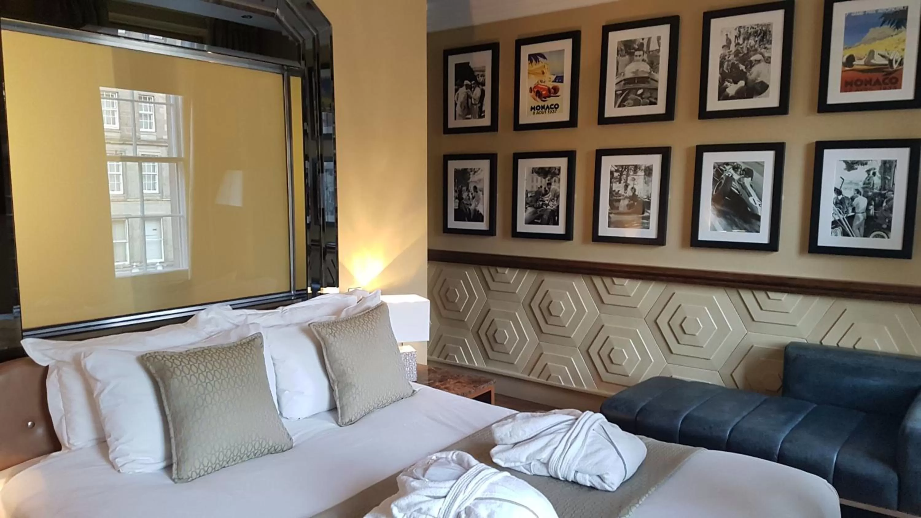 Bedroom in Le Monde Hotel