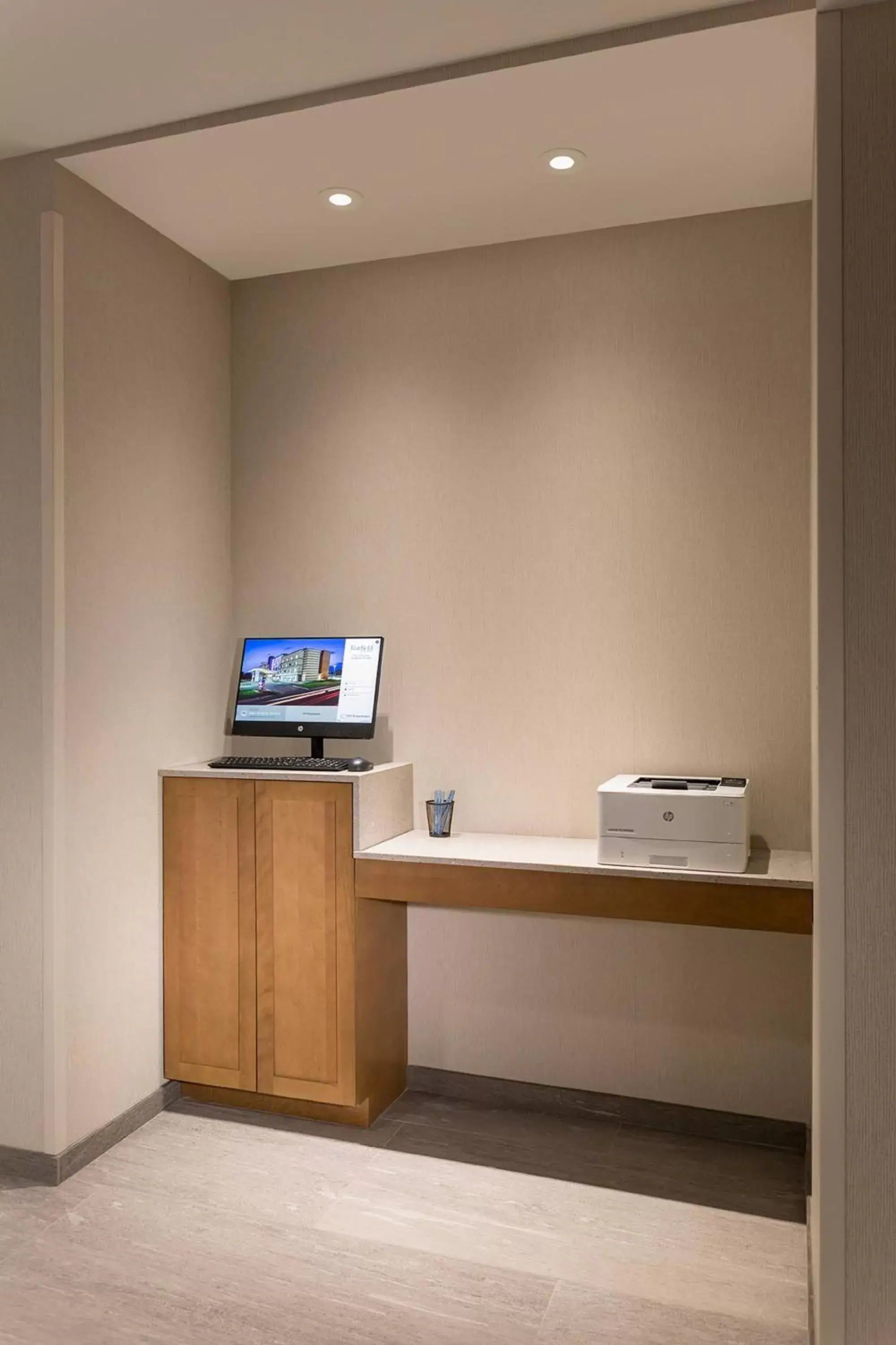 Business facilities, TV/Entertainment Center in Fairfield Inn & Suites by Marriott Des Moines Downtown