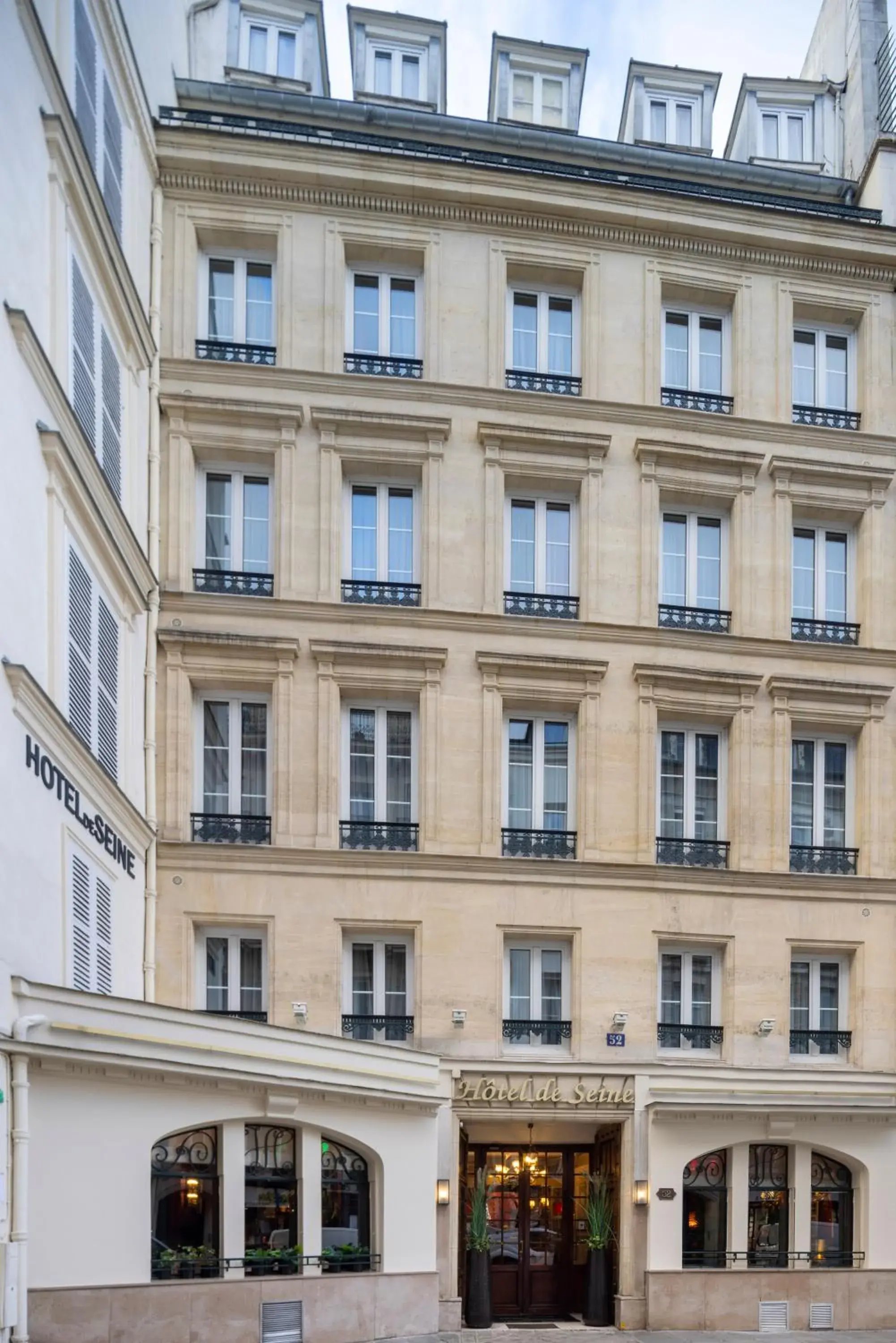Facade/entrance, Property Building in Hotel De Seine