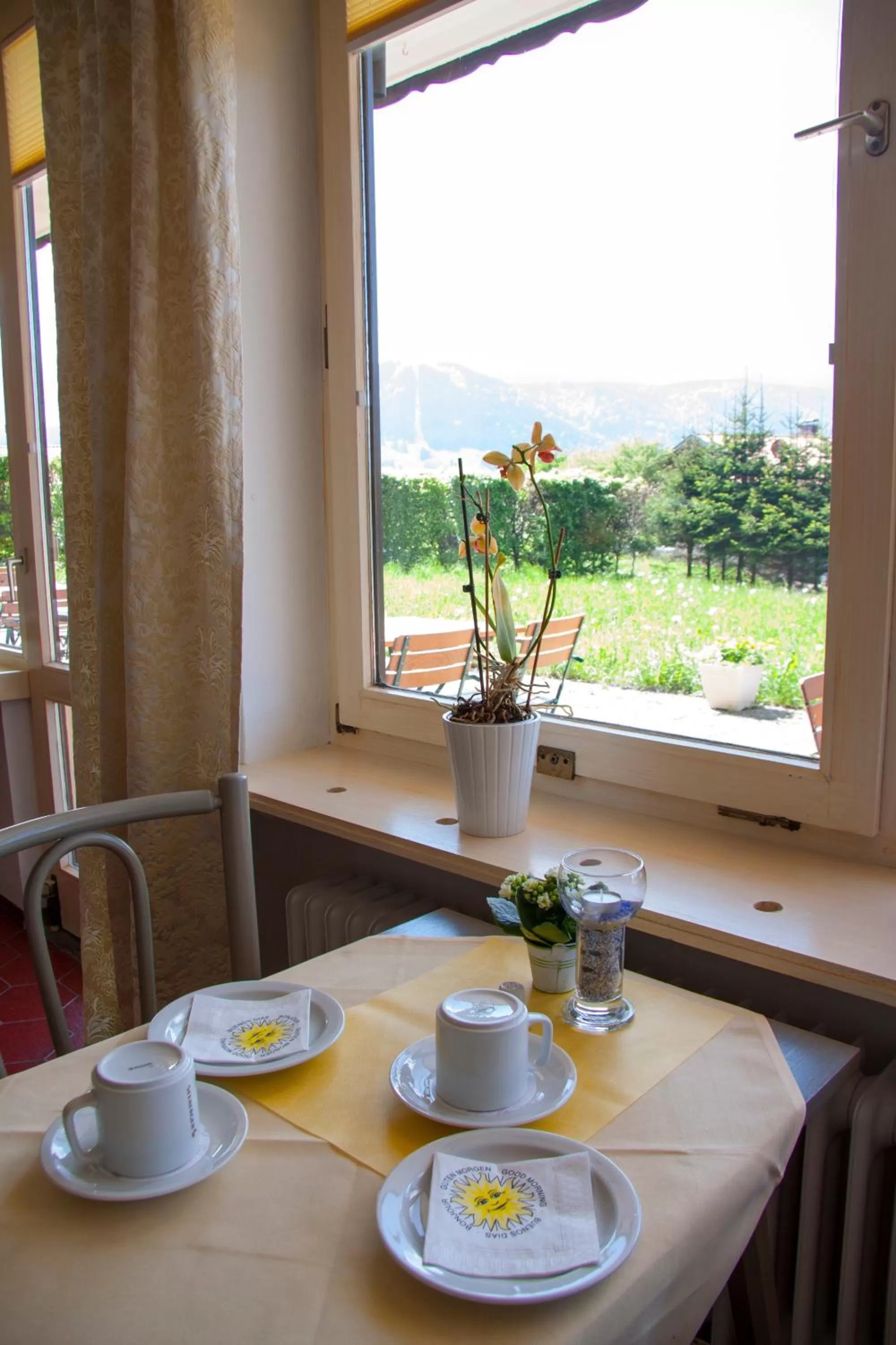 Restaurant/Places to Eat in Hotel Alpenblick Berghof