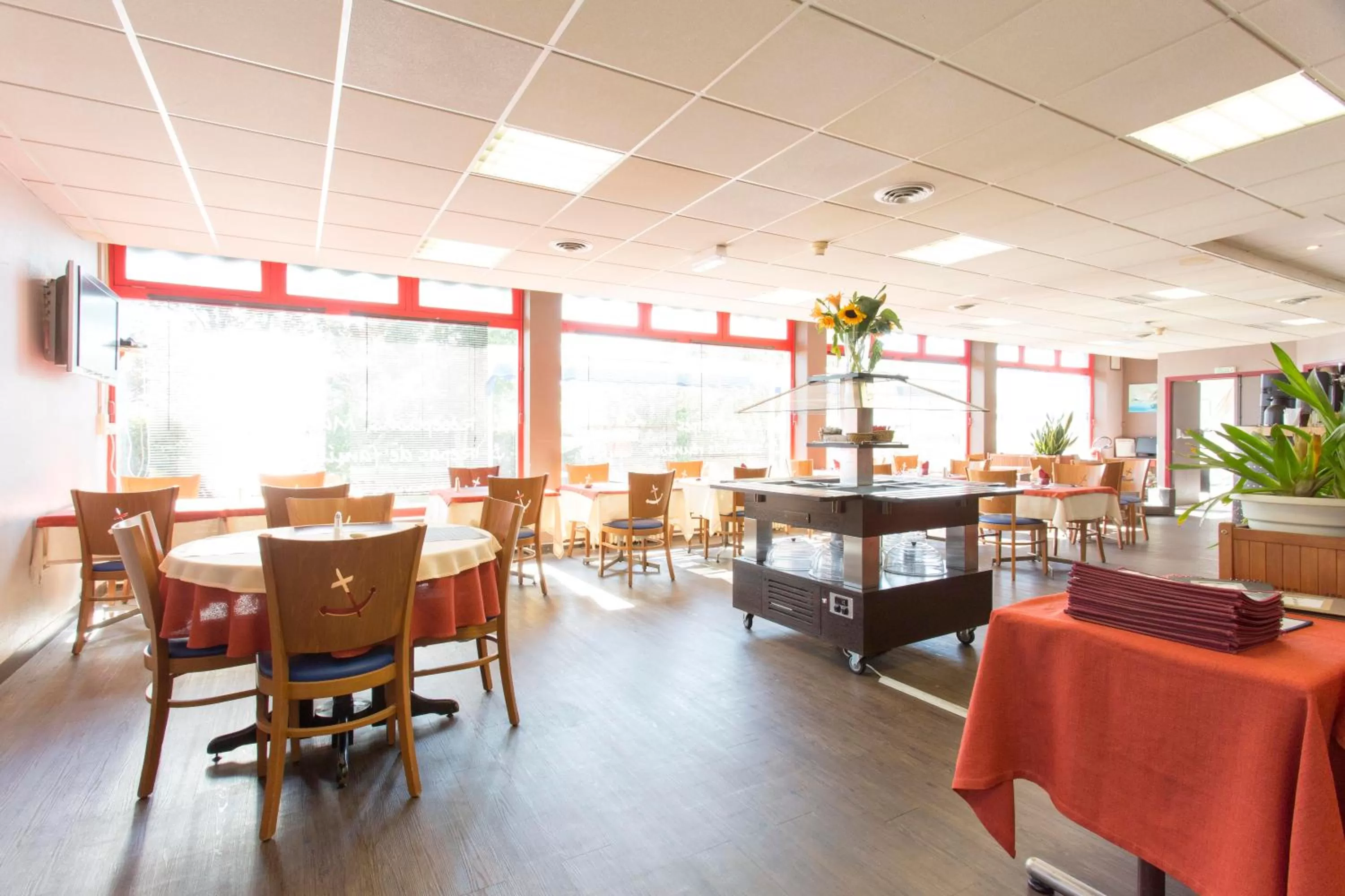 Breakfast in Hôtel Les Gens De Mer Lorient by Popinns