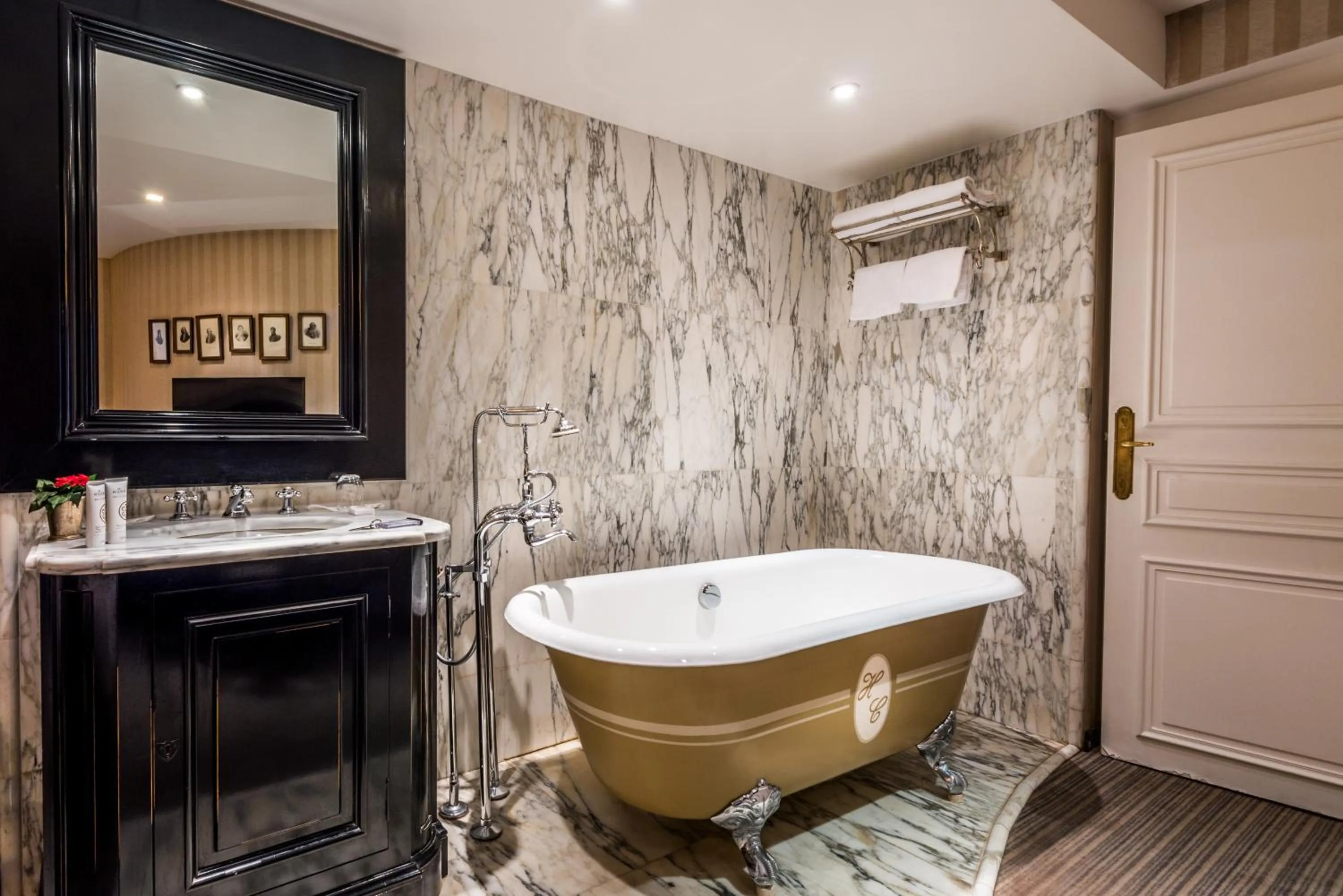 Bathroom in Hôtel Chateaubriand