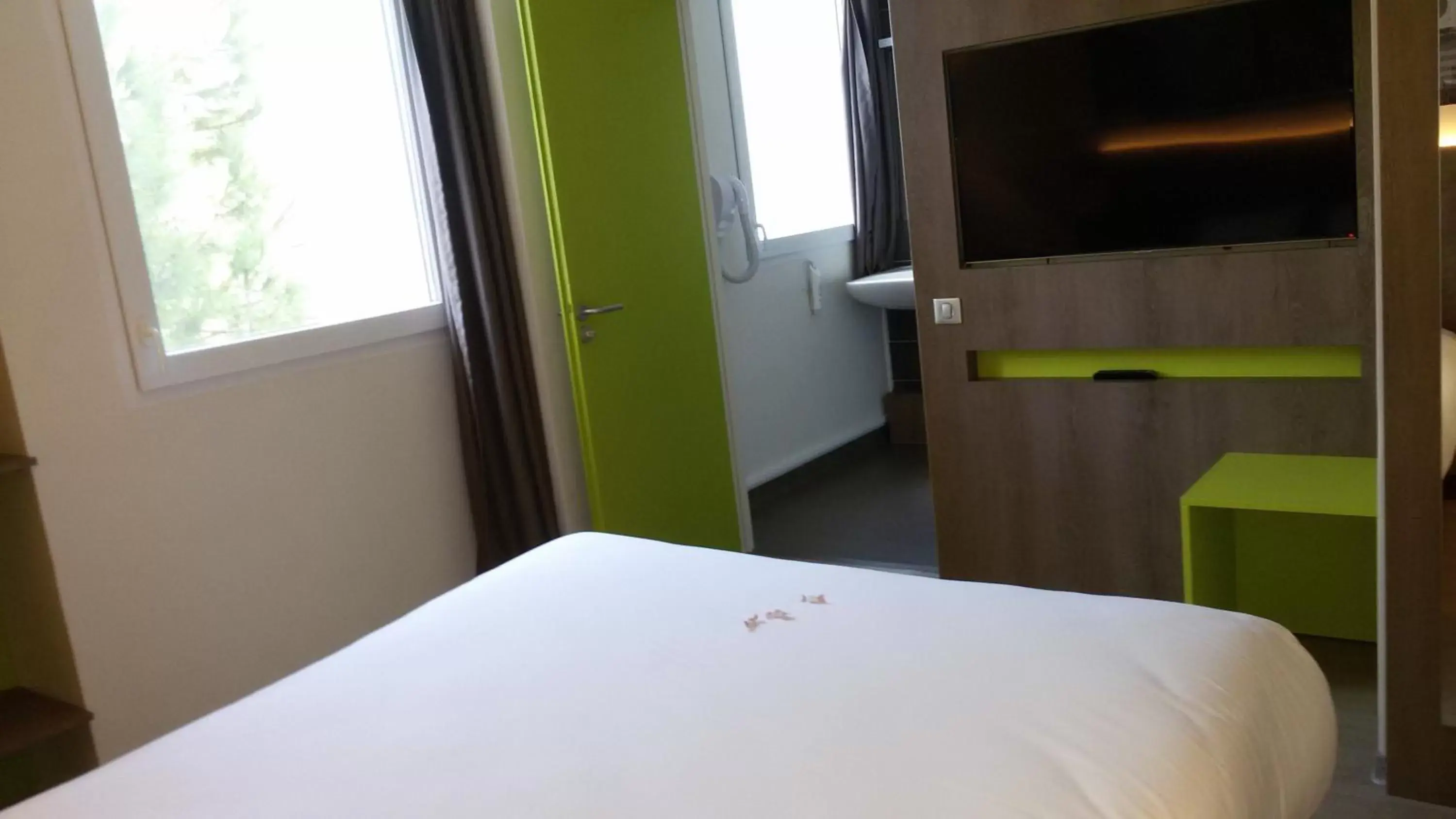 TV and multimedia, Bed in Best Western Hotelio Montpellier Sud