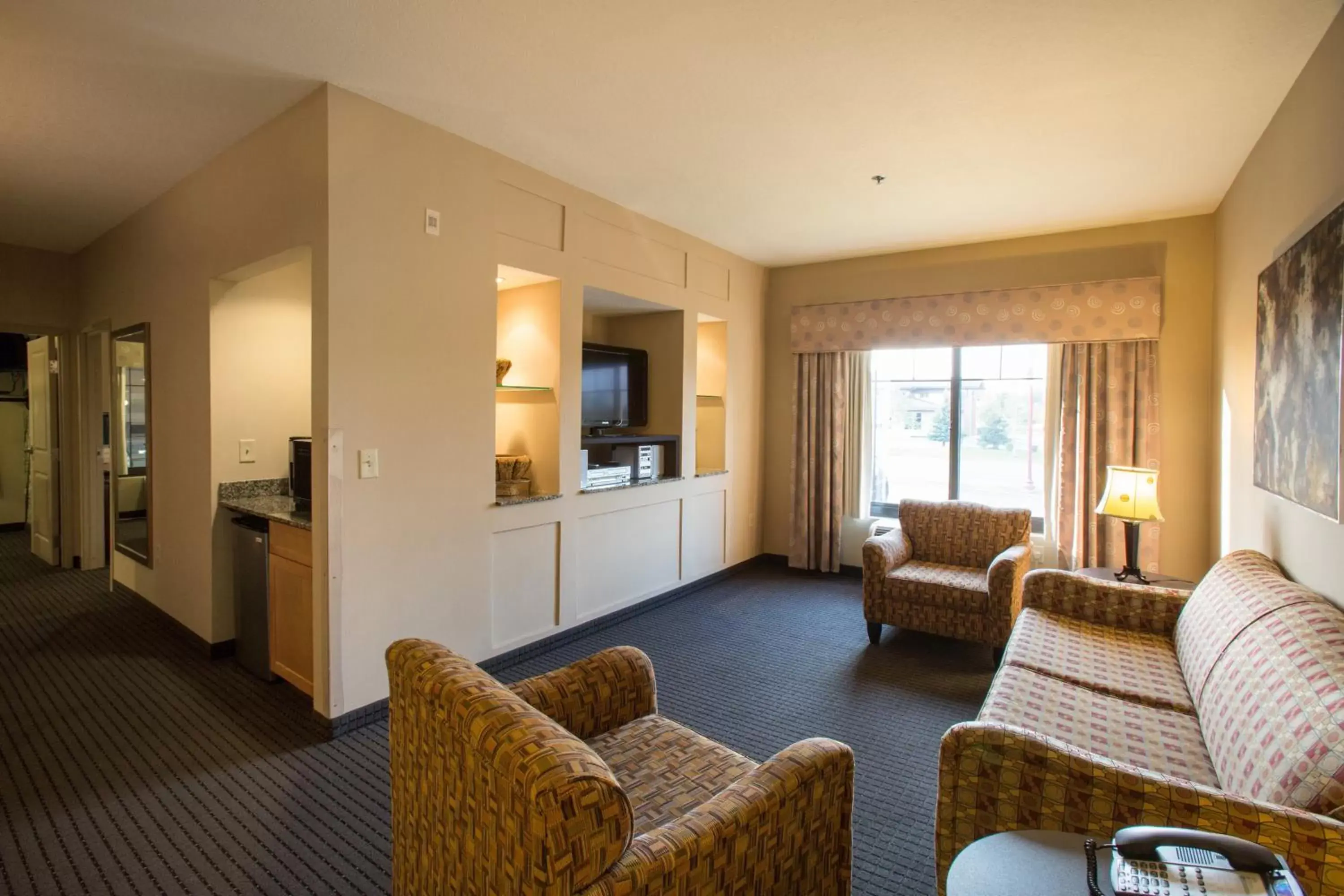 Photo of the whole room, Seating Area in Holiday Inn St. Paul Northeast - Lake Elmo, an IHG Hotel