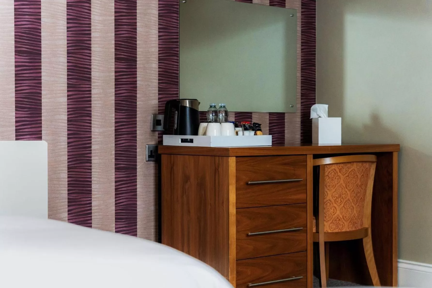 Coffee/tea facilities, Bed in Esplanade Hotel Llandudno